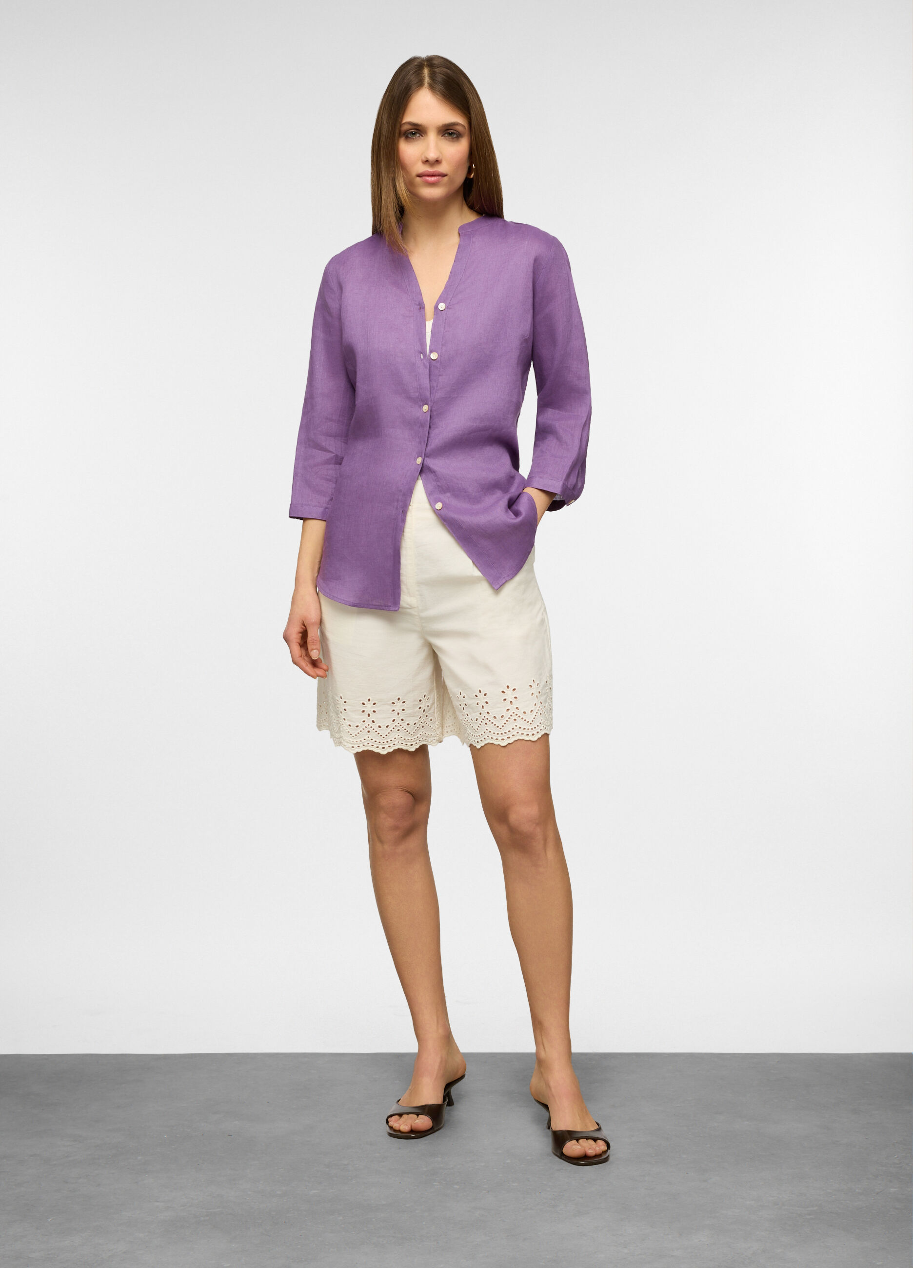 Camicia fit regular con collo coreano in puro lino donna_0