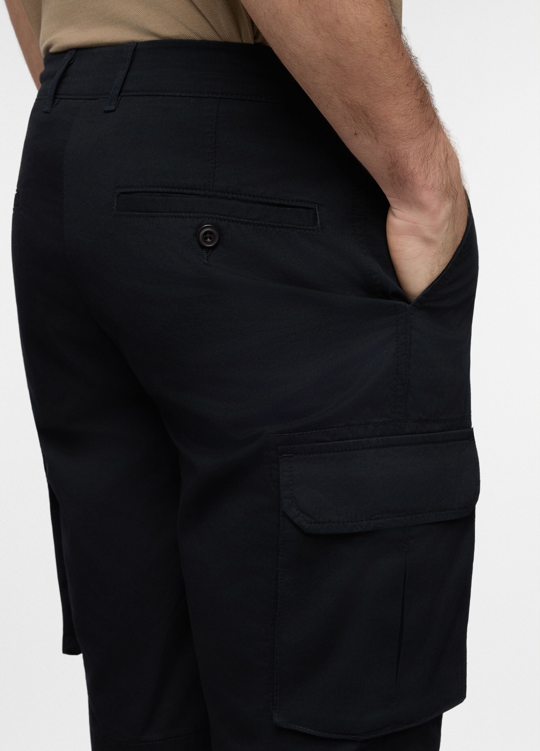 Bermuda cargo in twill di cotone uomo_2