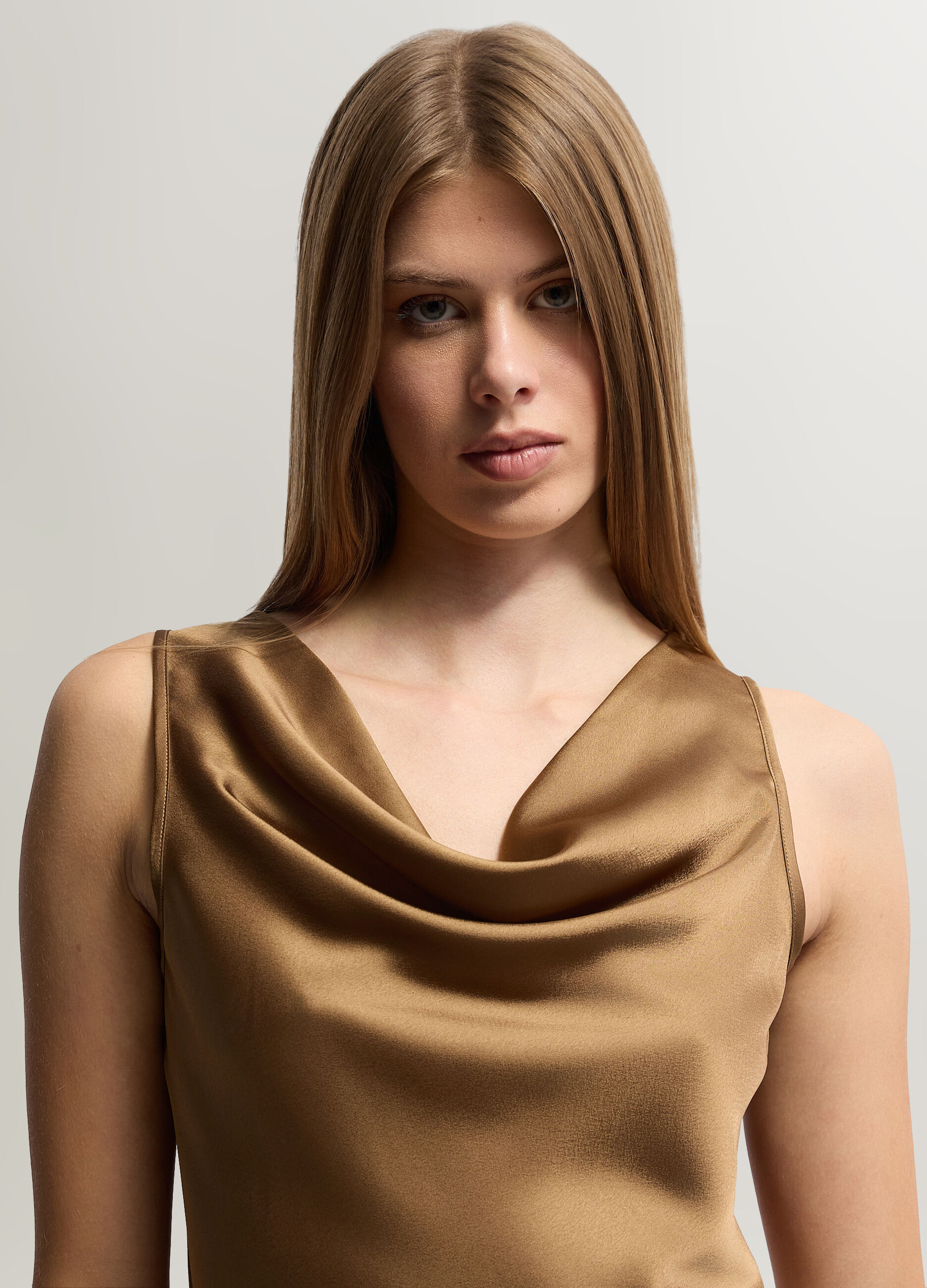 Blusa Fit Regular con scollo drappeggiato in raso donna_2