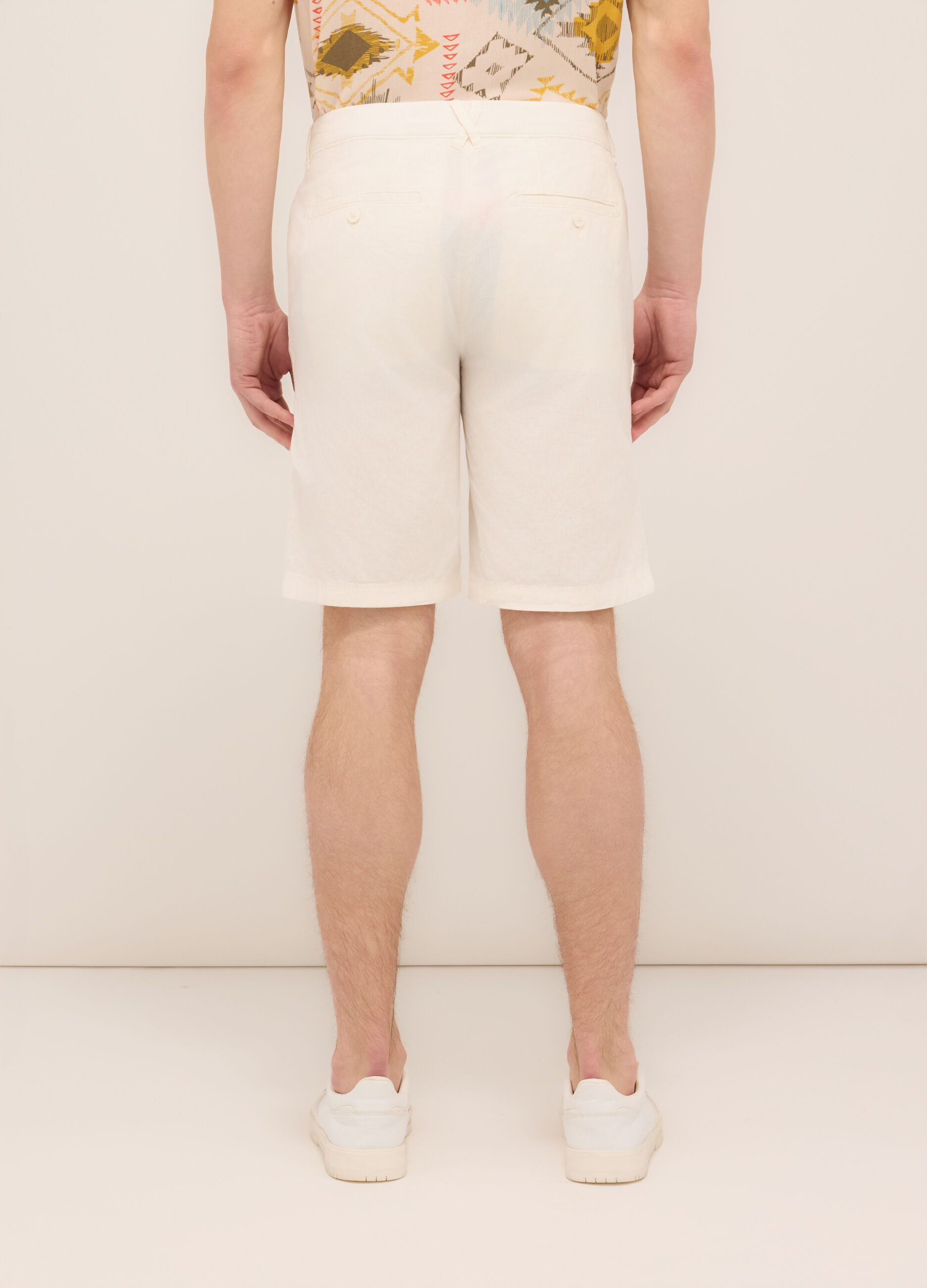 Bermuda in cotone e lino stretch uomo_1