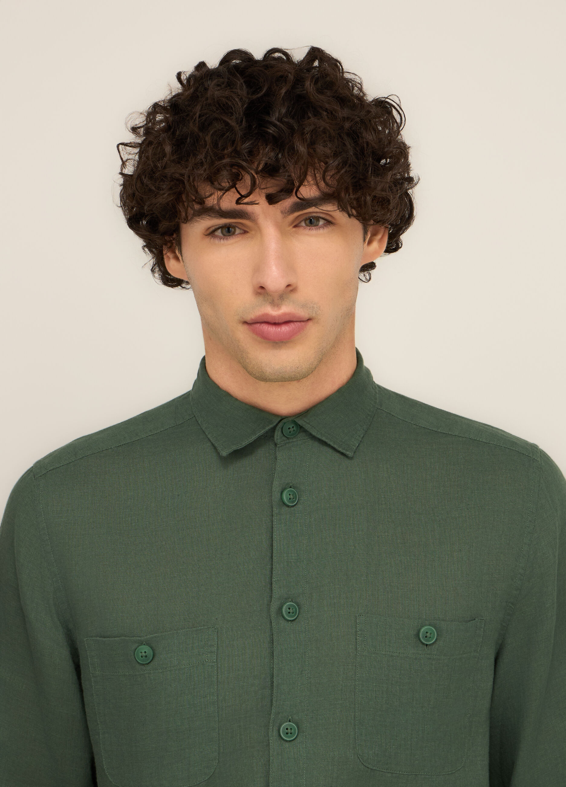 Camicia con taschini in puro lino uomo_2
