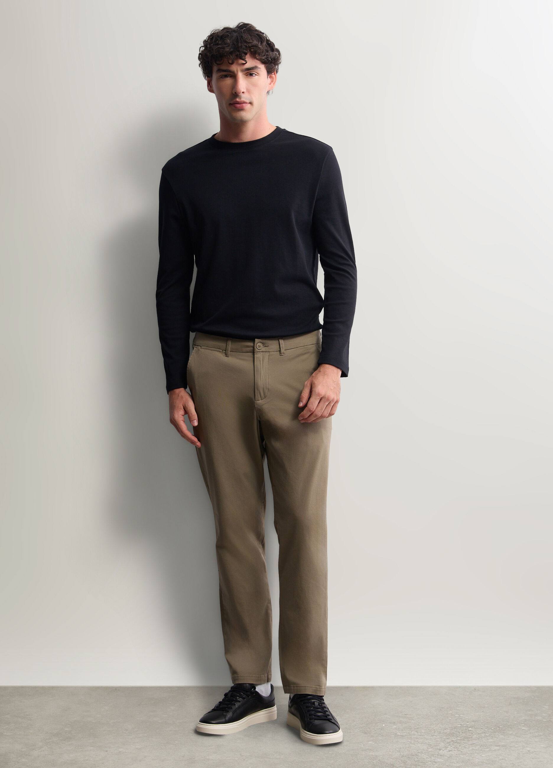 Pantaloni chino in cotone stretch uomo_0
