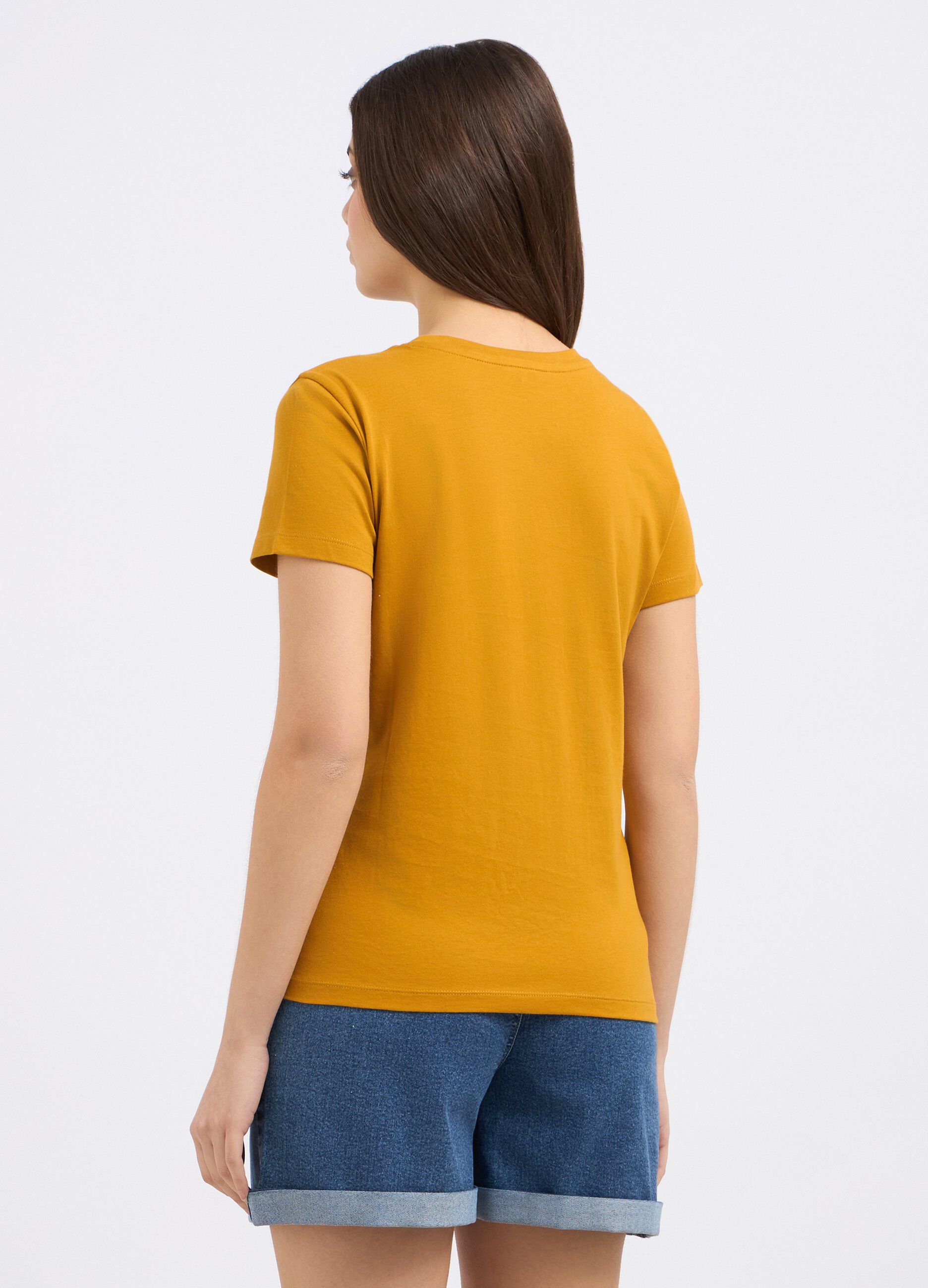 T-shirt in puro cotone con ricami ed applicazioni donna