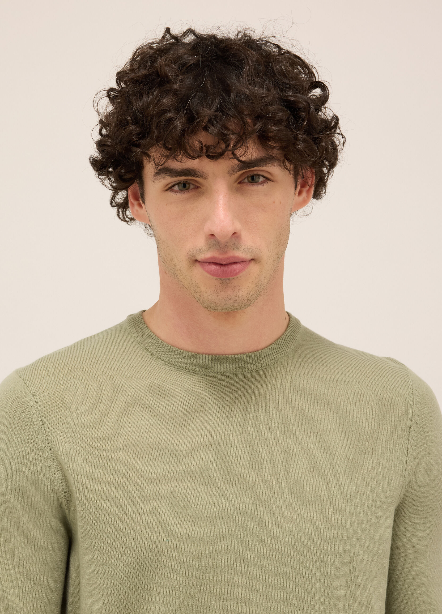 Maglione girocollo in maglia rasata uomo_2