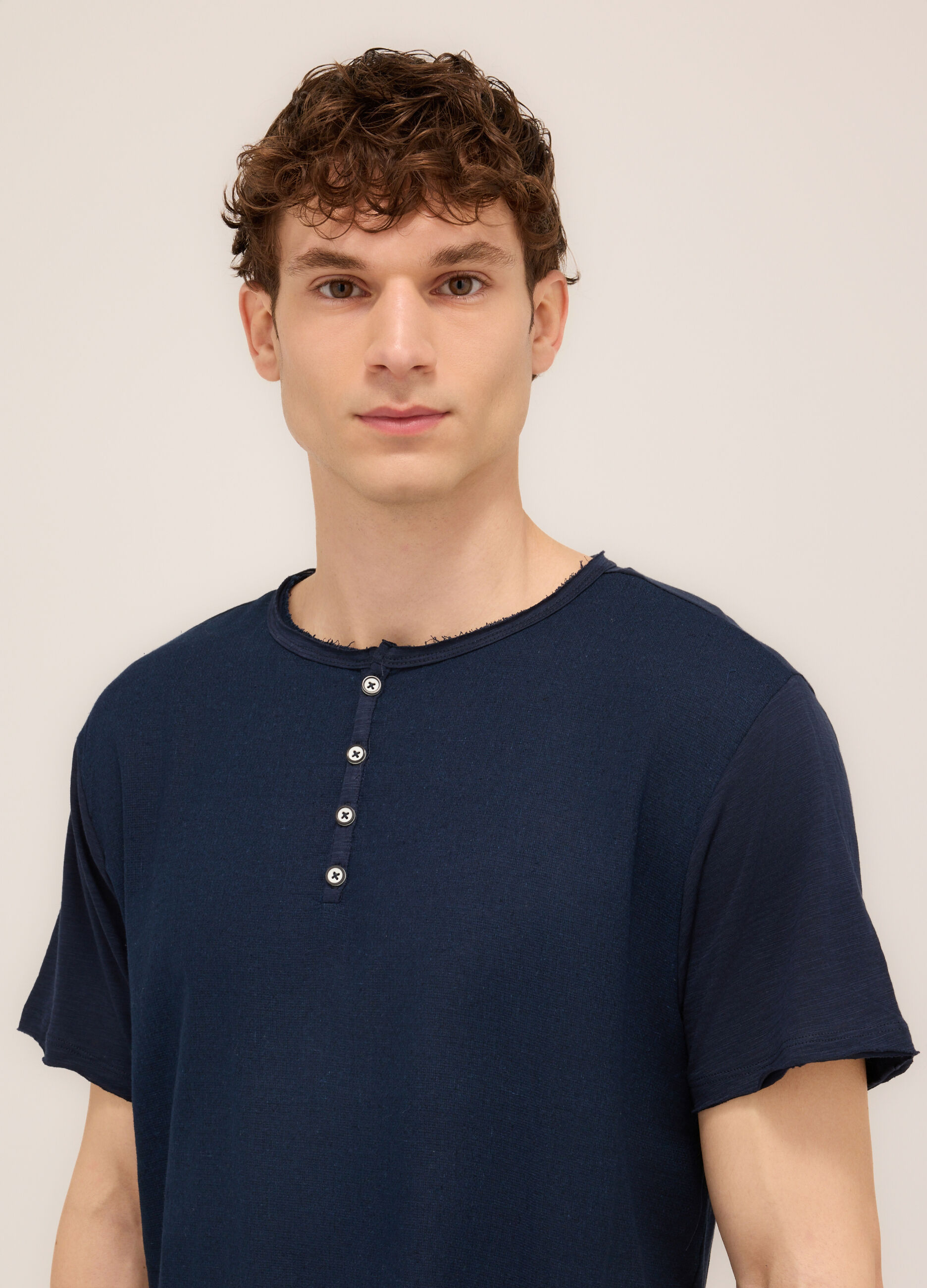 T-shirt serafino in cotone e lino uomo_2