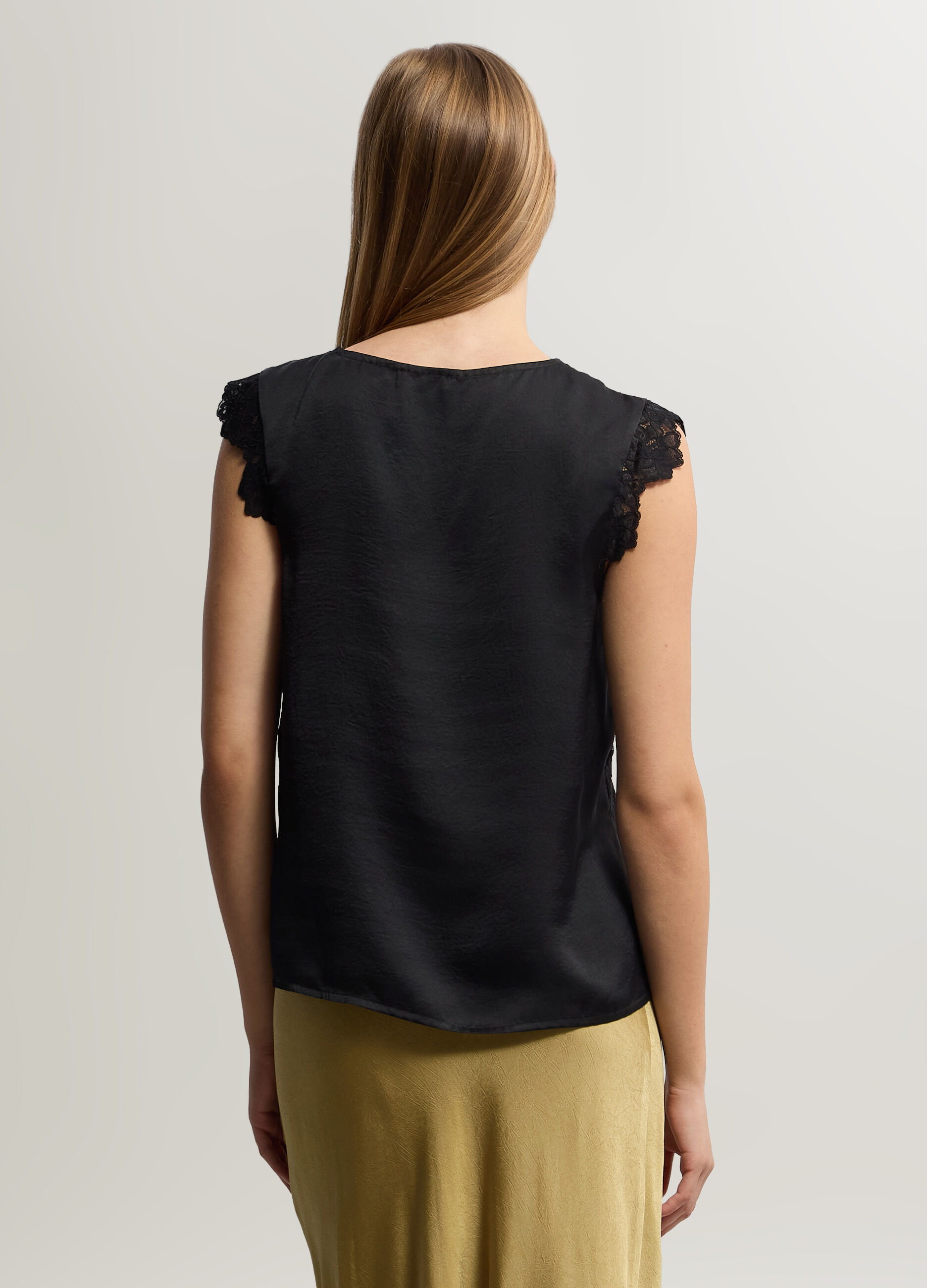Blusa Fit Regular con scollo a V in raso donna_1