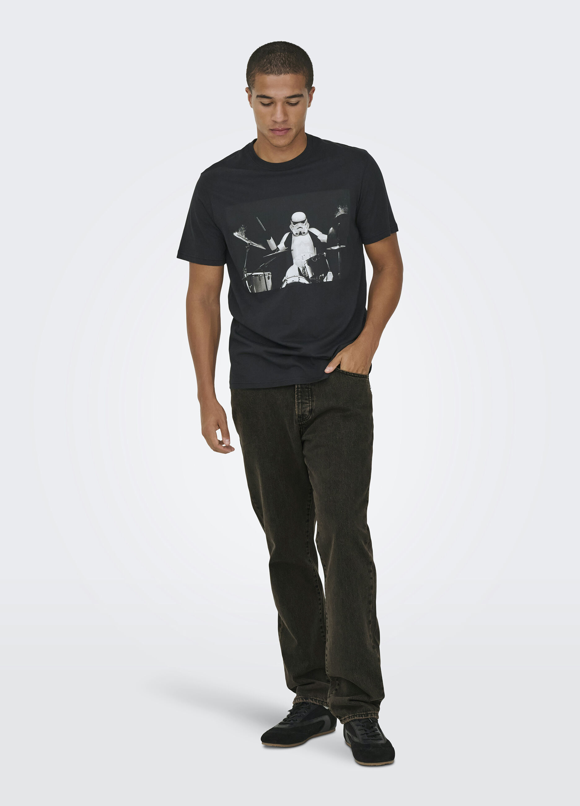 Jeans in denim lavato uomo_0