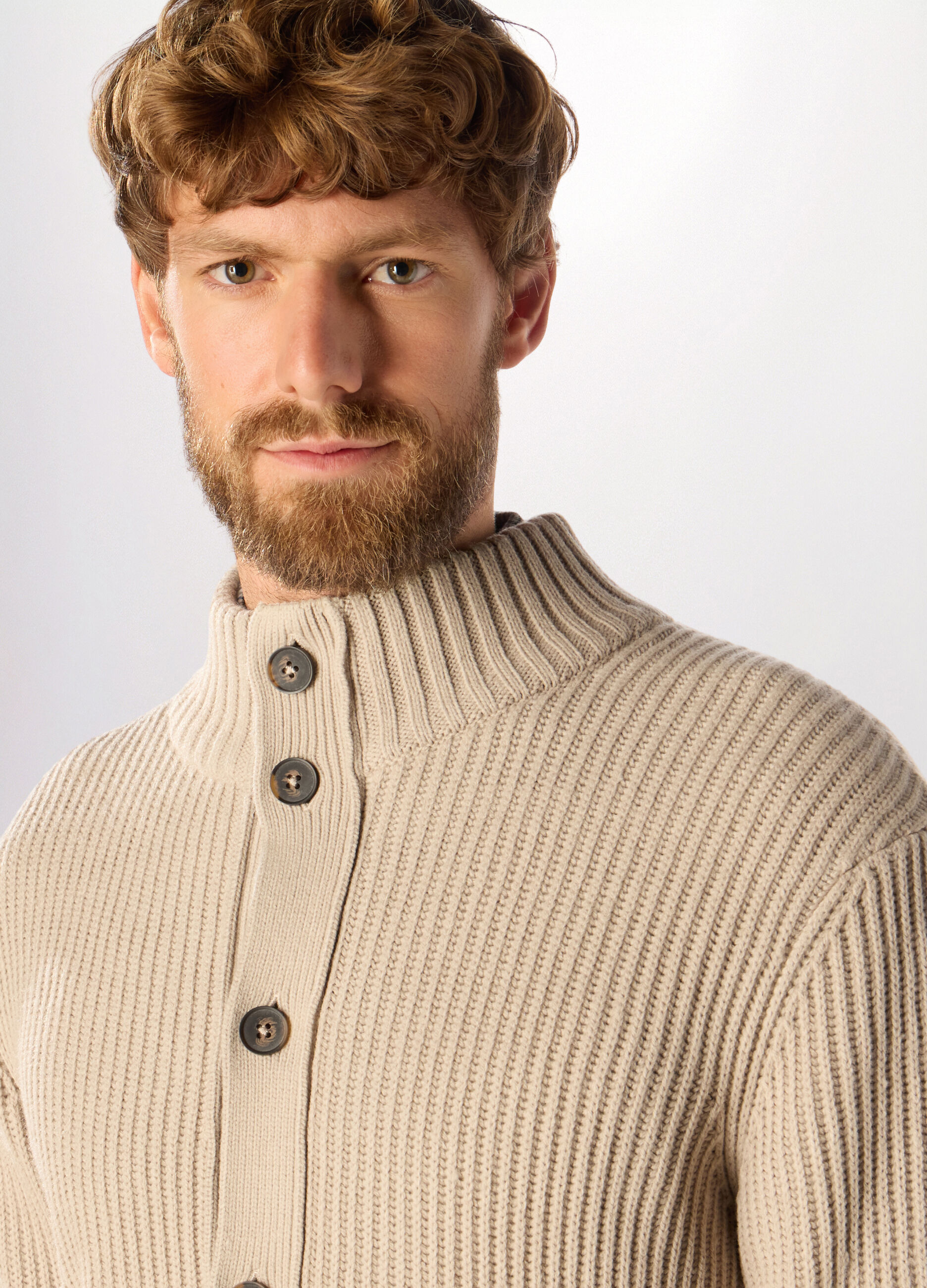 Cardigan a costa inglese con bottoni uomo_2