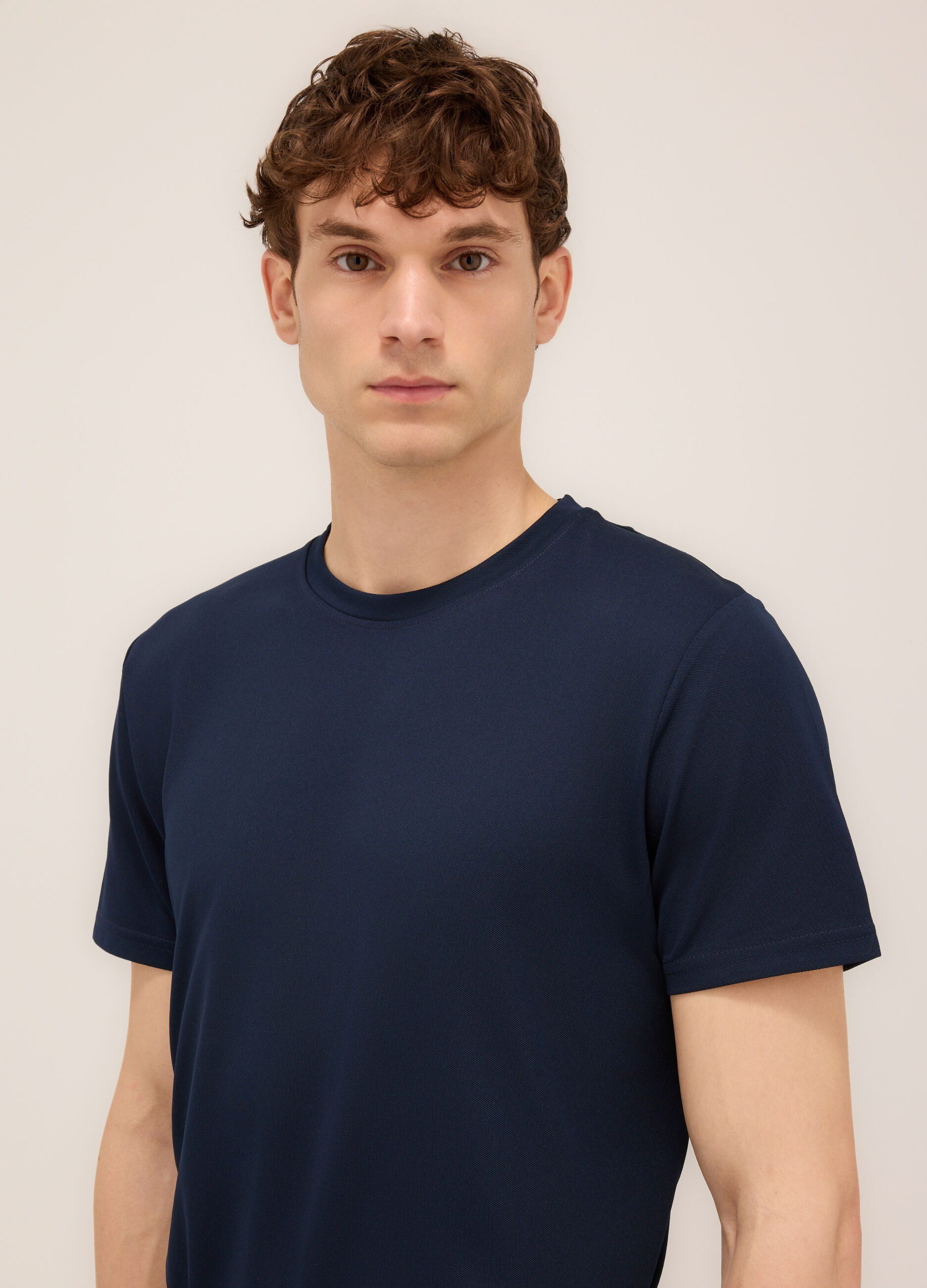 T-shirt girocollo effetto piquet uomo_2
