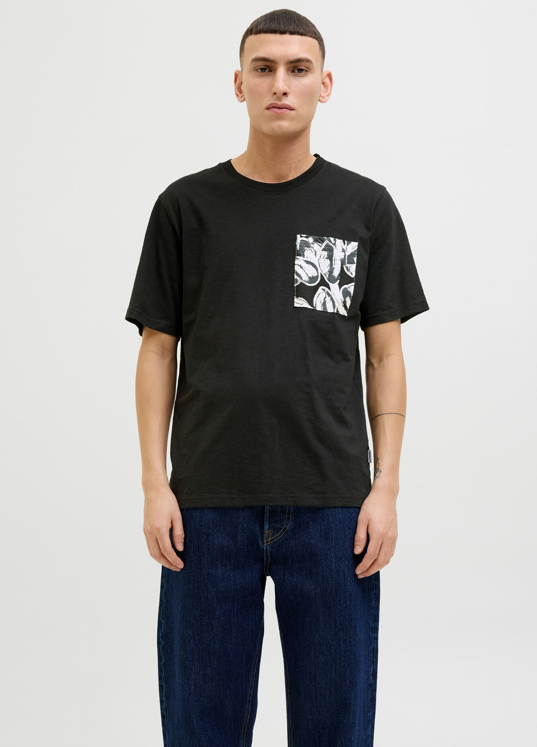 T-shirt con taschino uomo_0