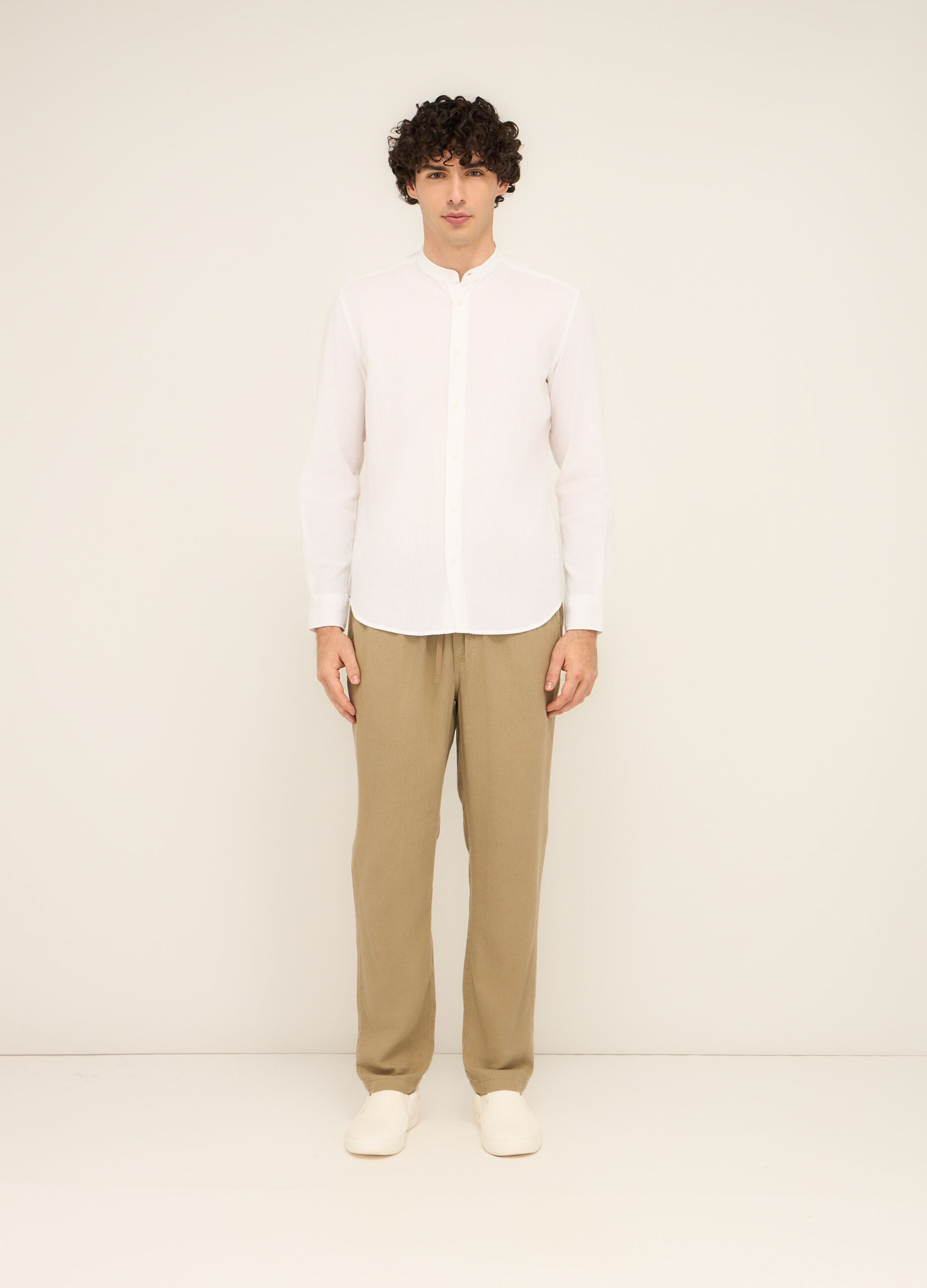 Pantaloni chino in misto lino con coulisse uomo_0