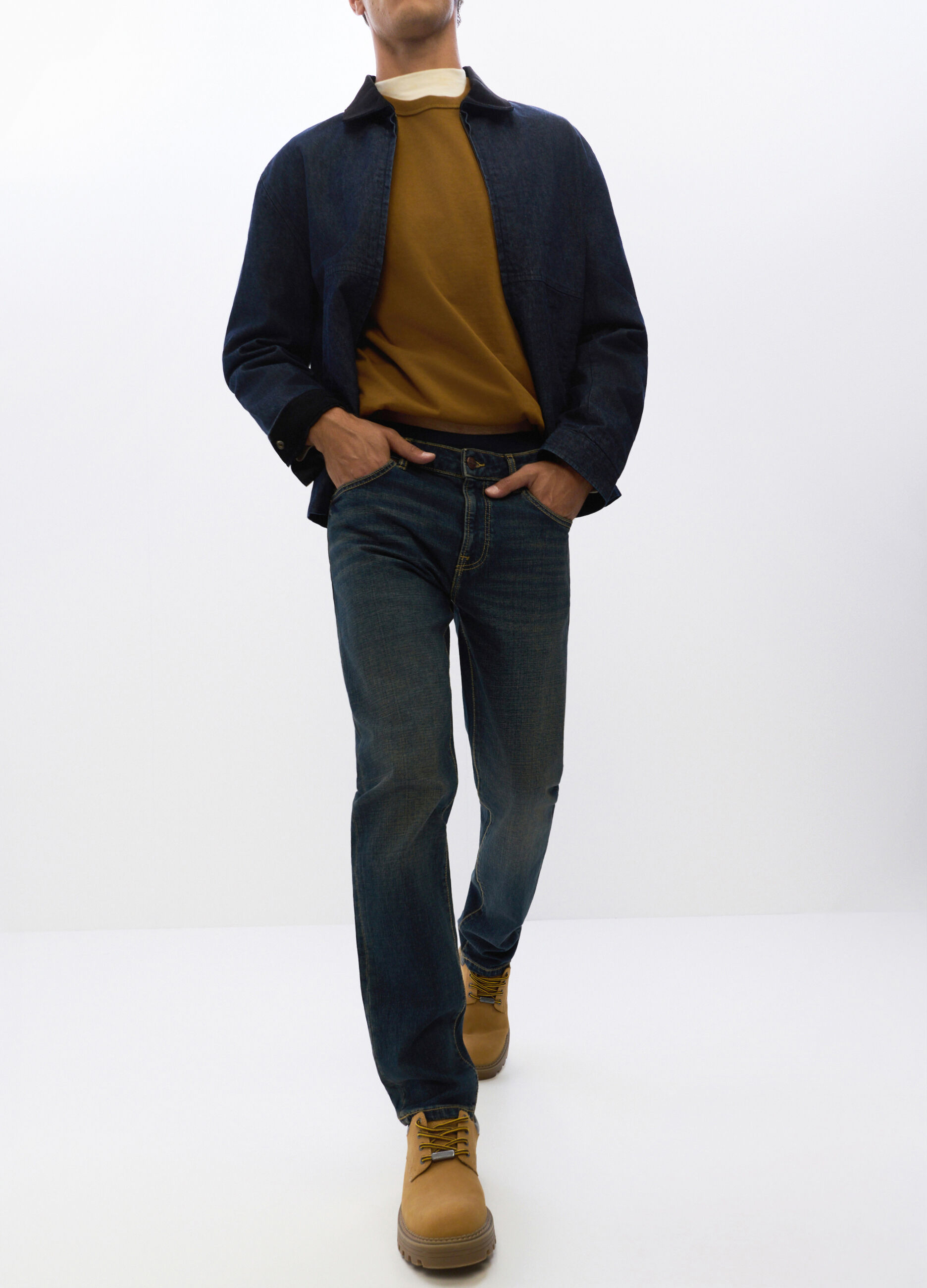 Jeans slim fit in denim lavato uomo_3