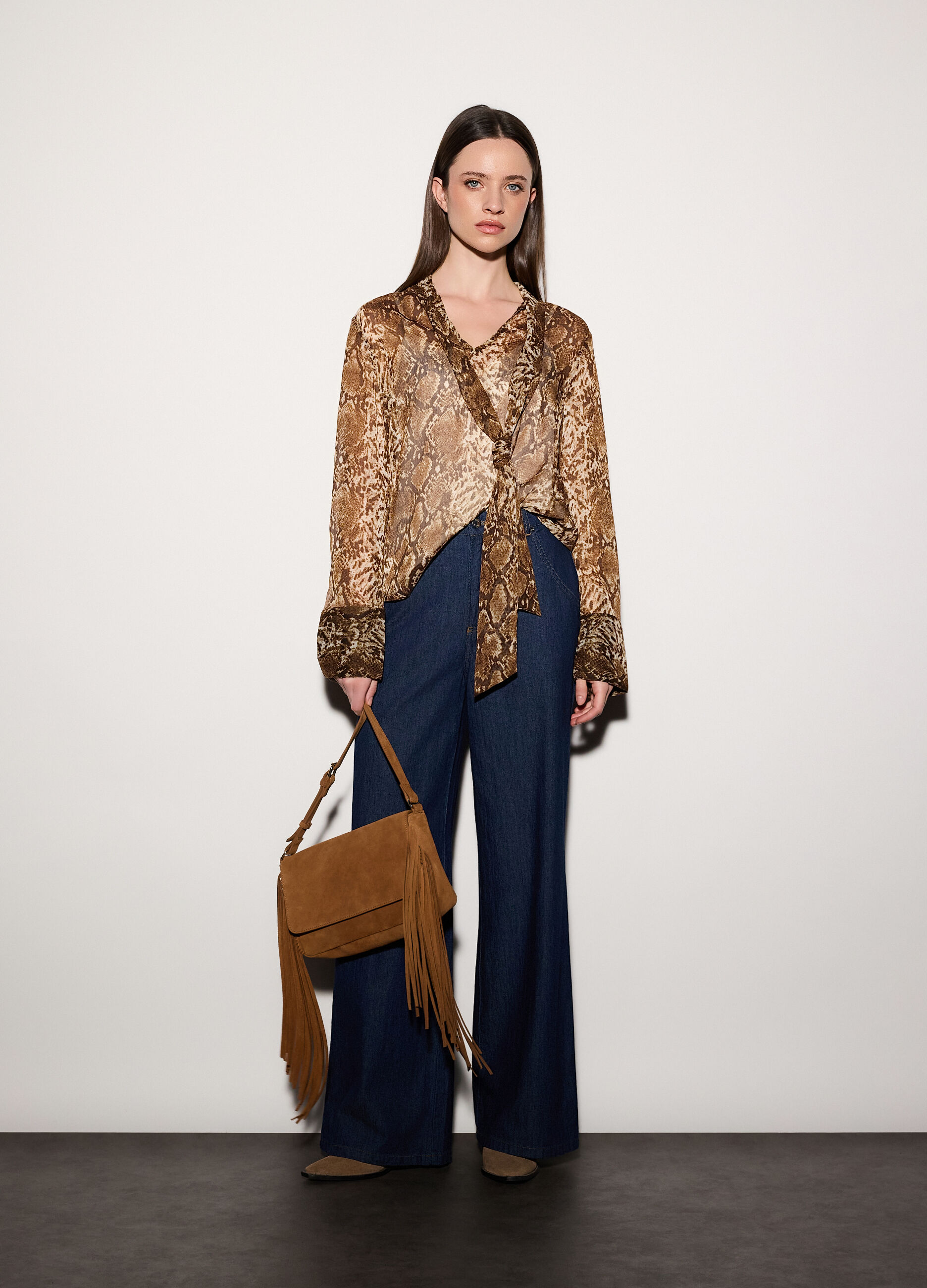 Blusa regular fit con scollo a V donna_0