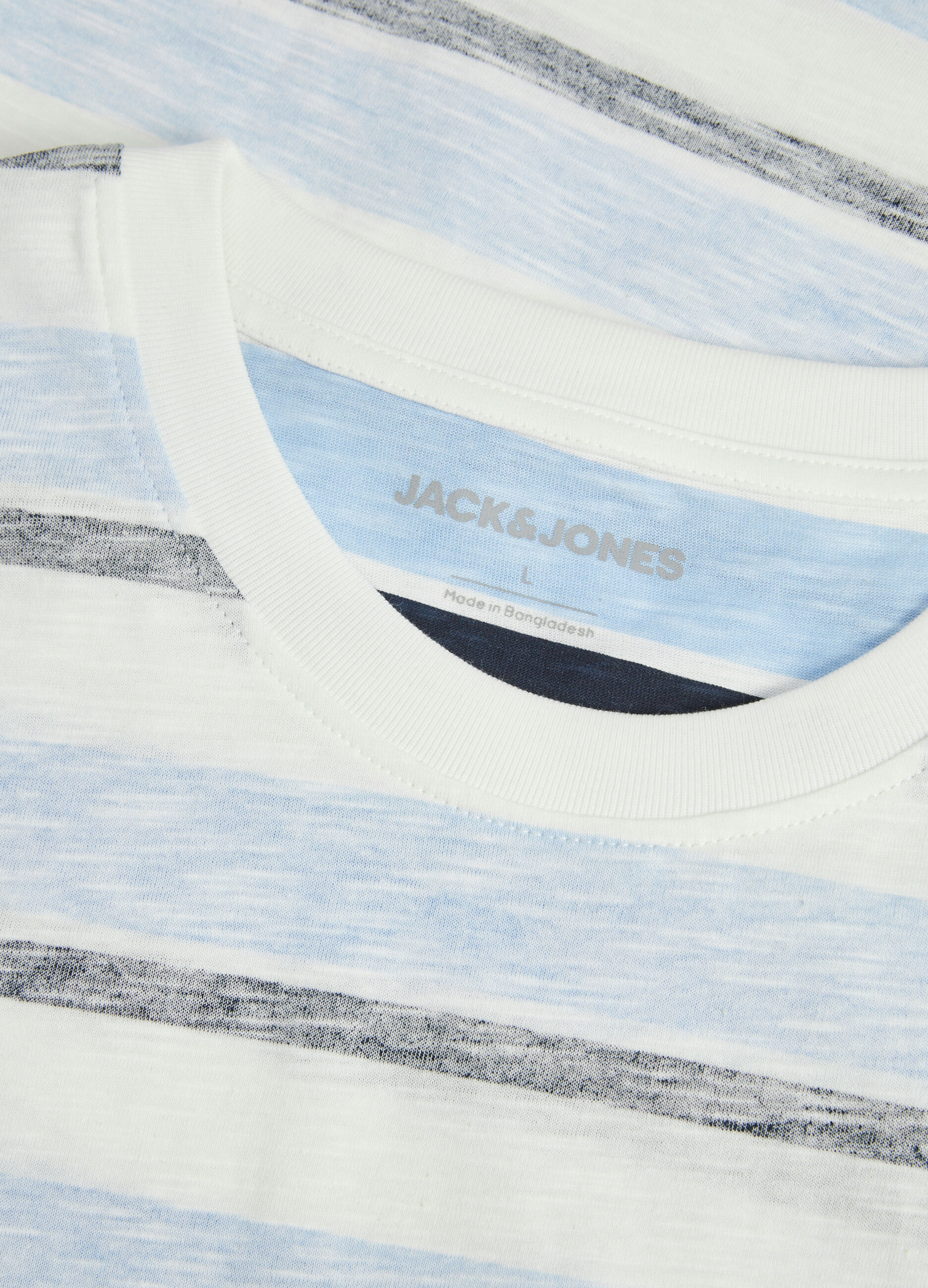 T-shirt girocollo a righe sfumate_1