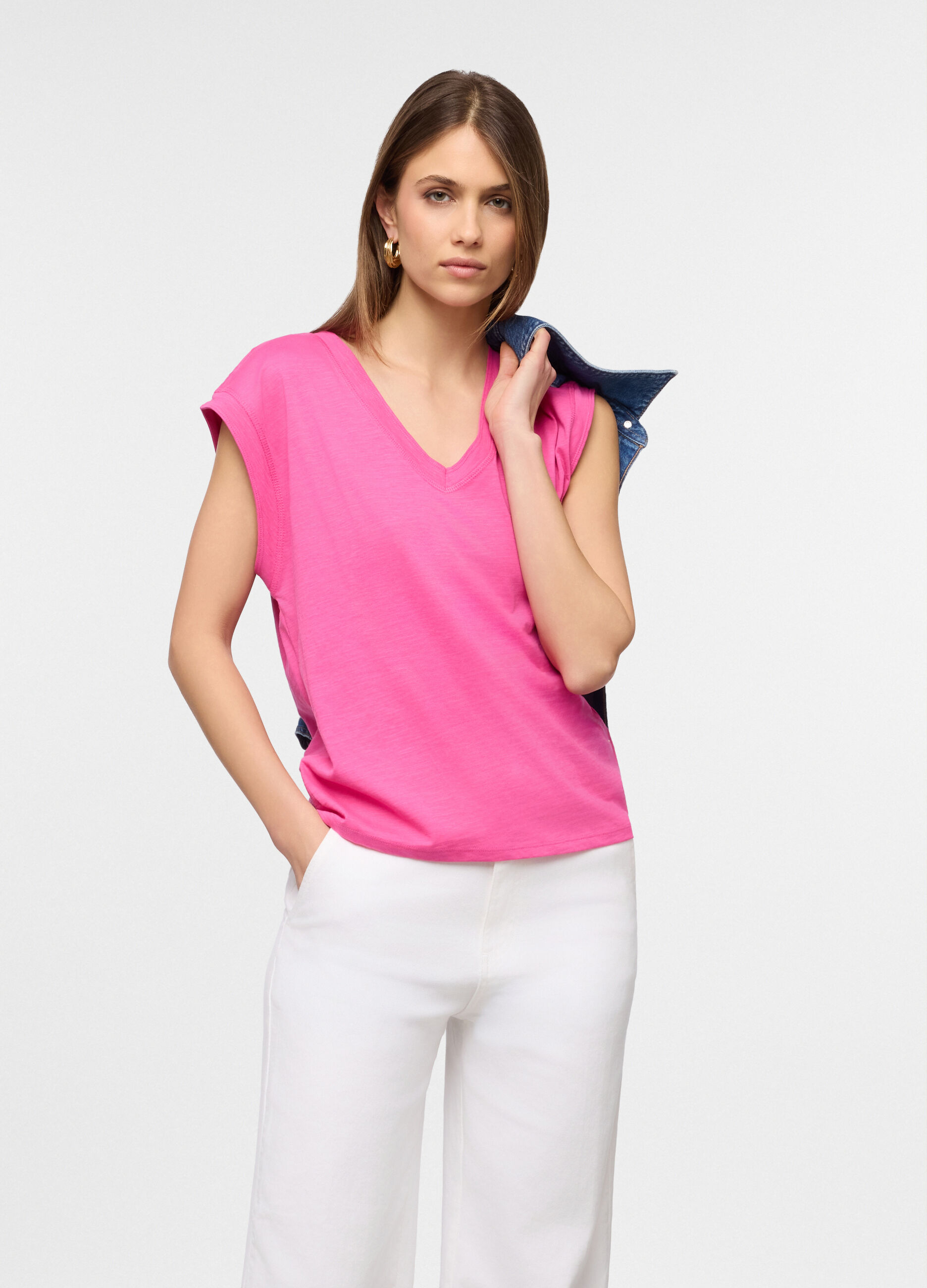 T-shirt con scollo a V donna_0