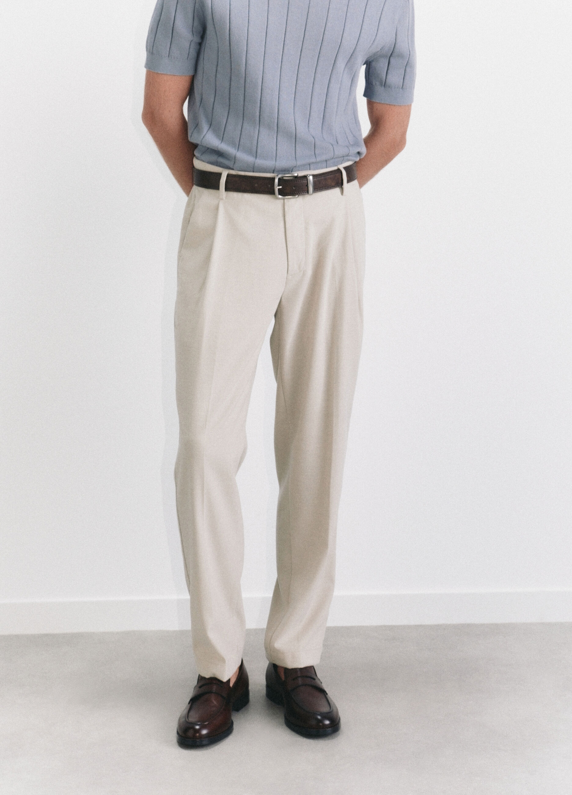 Pantaloni chino con pince uomo_1