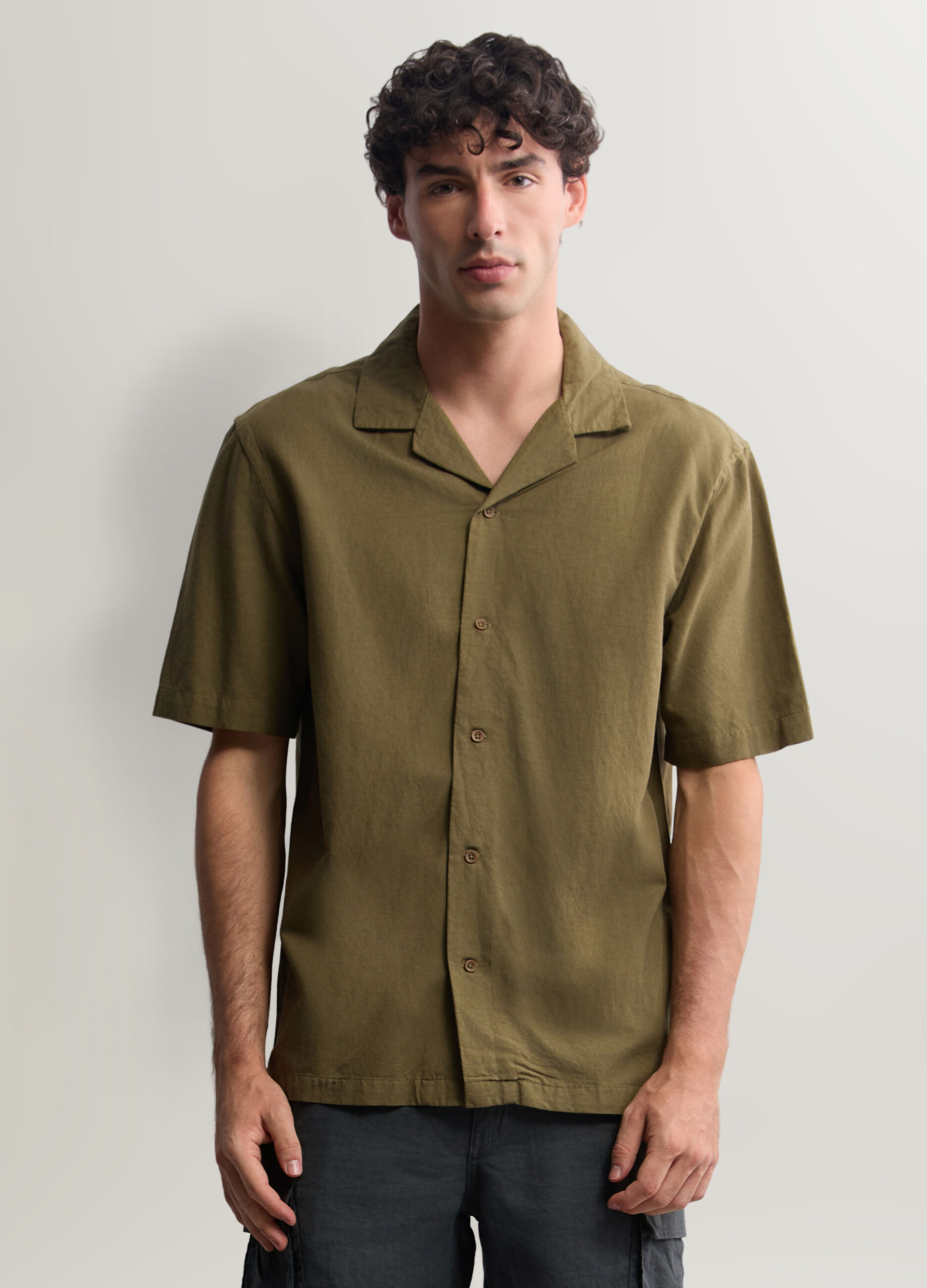 Camicia a maniche corte in viscosa, cotone e lino uomo_0