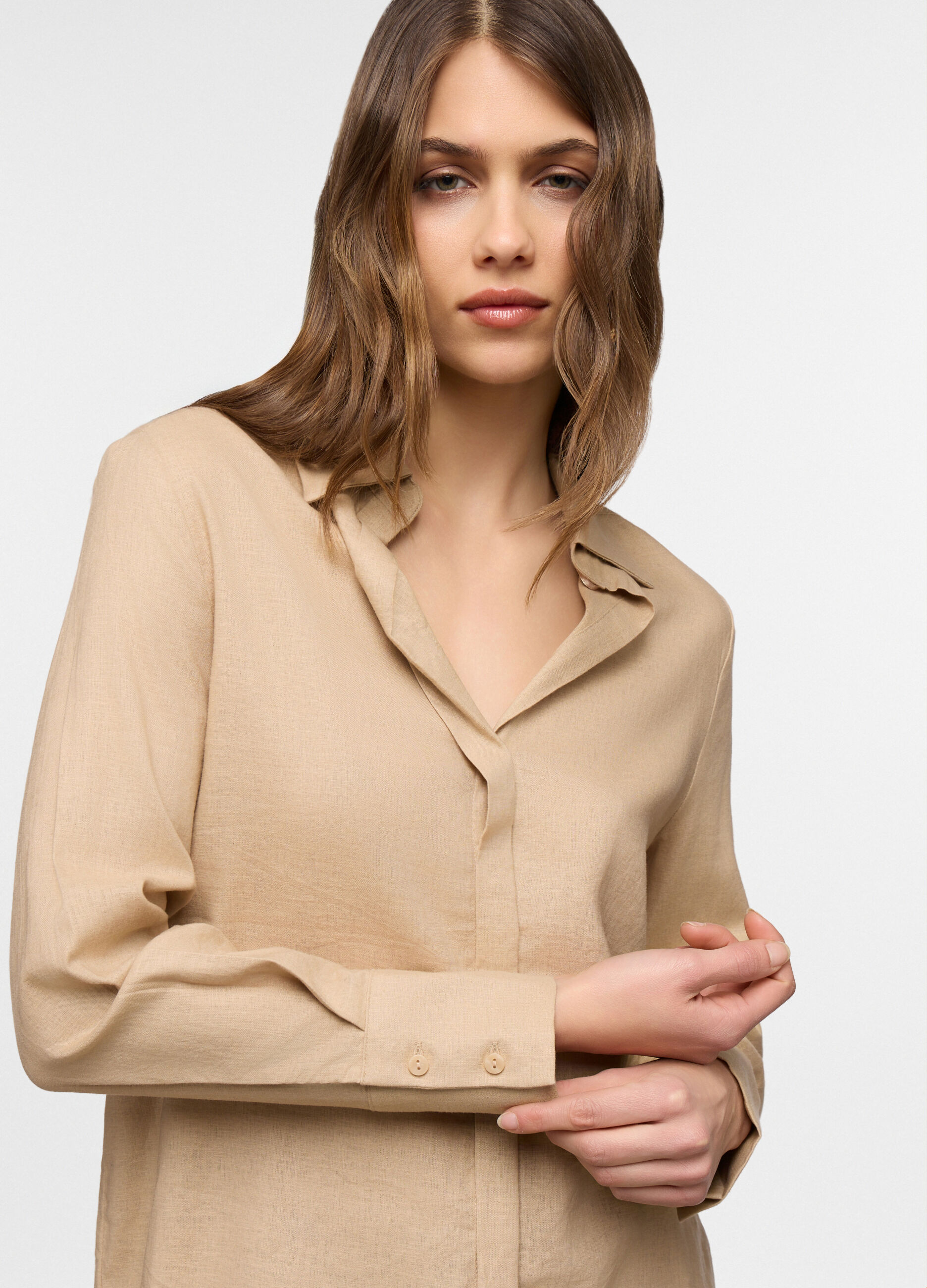 Camicia fit regular con colletto alla francese misto lino donna_2