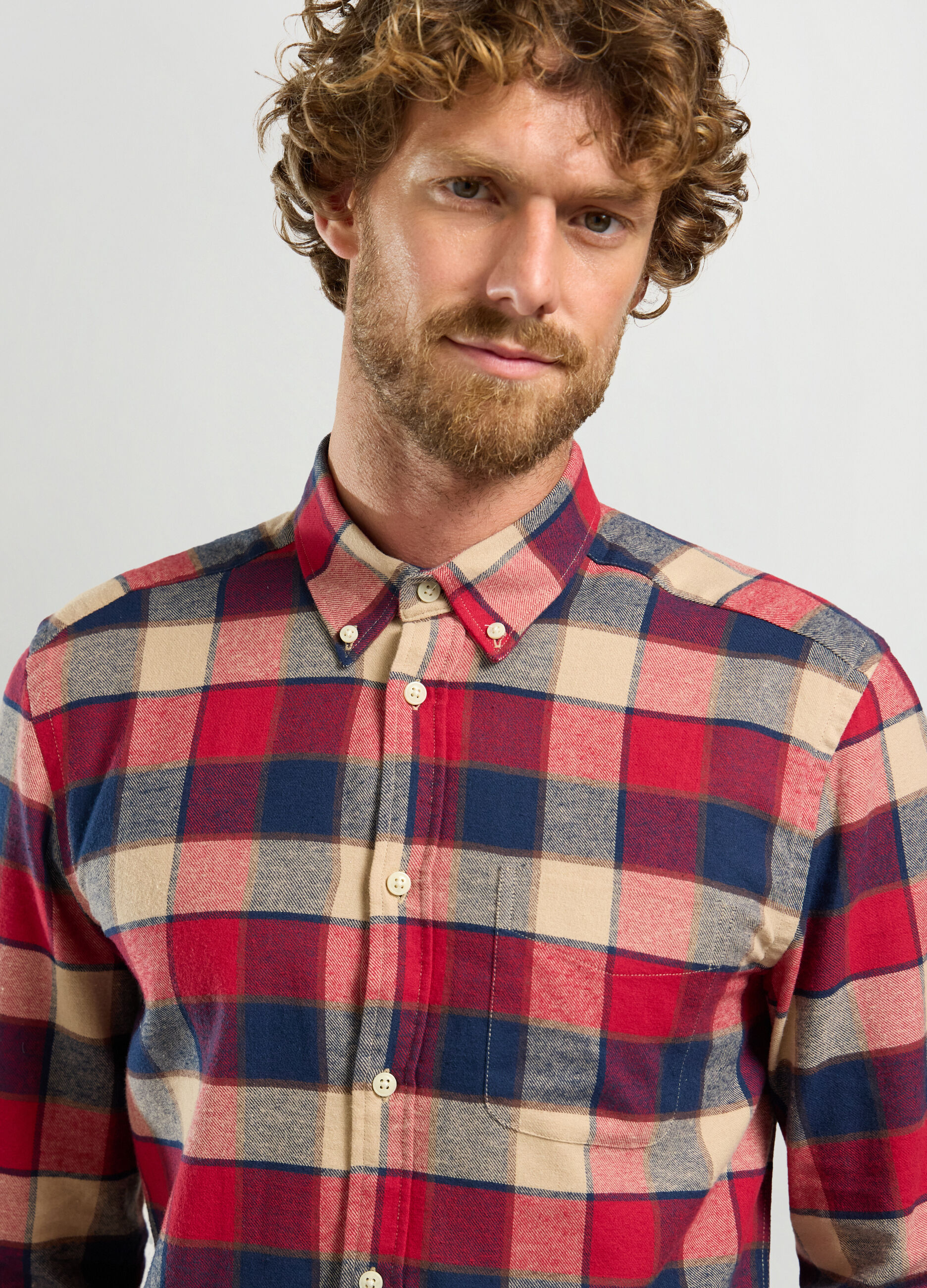 Camicia regular fit con colletto button down in flanella uomo_2