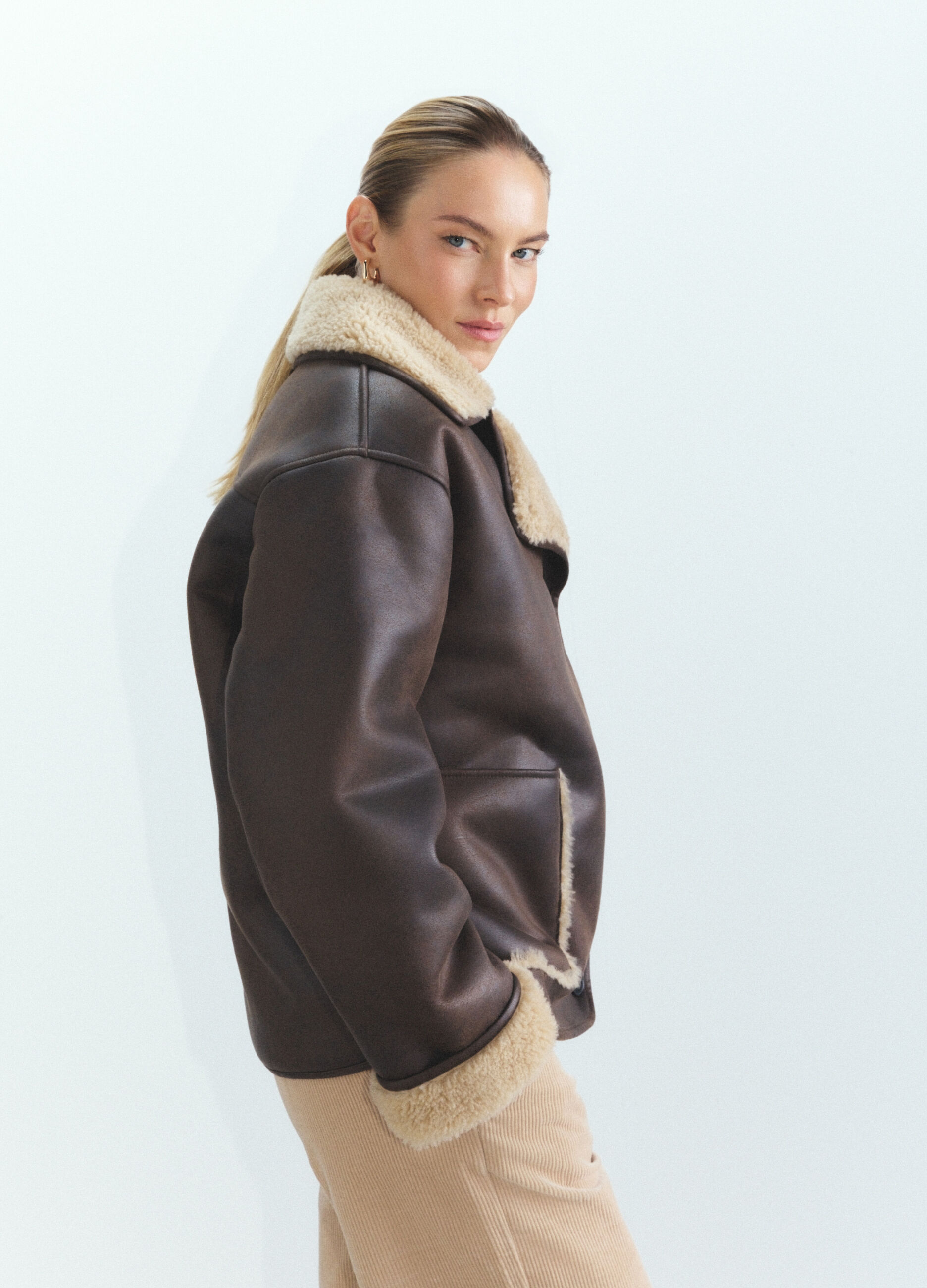 Eco montone con scollo reverse donna_2