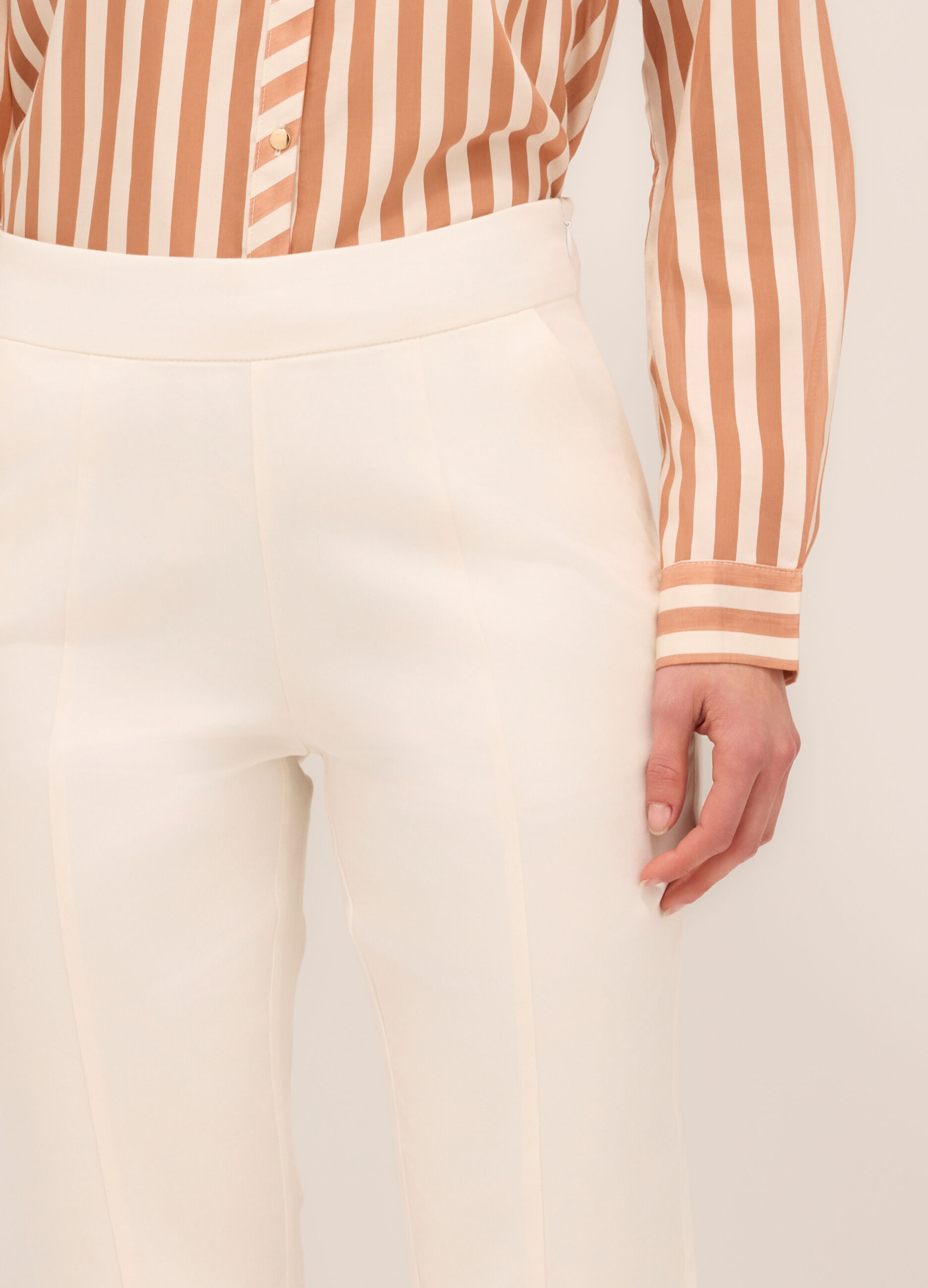 Pantaloni in raso di cotone stretch donna_2