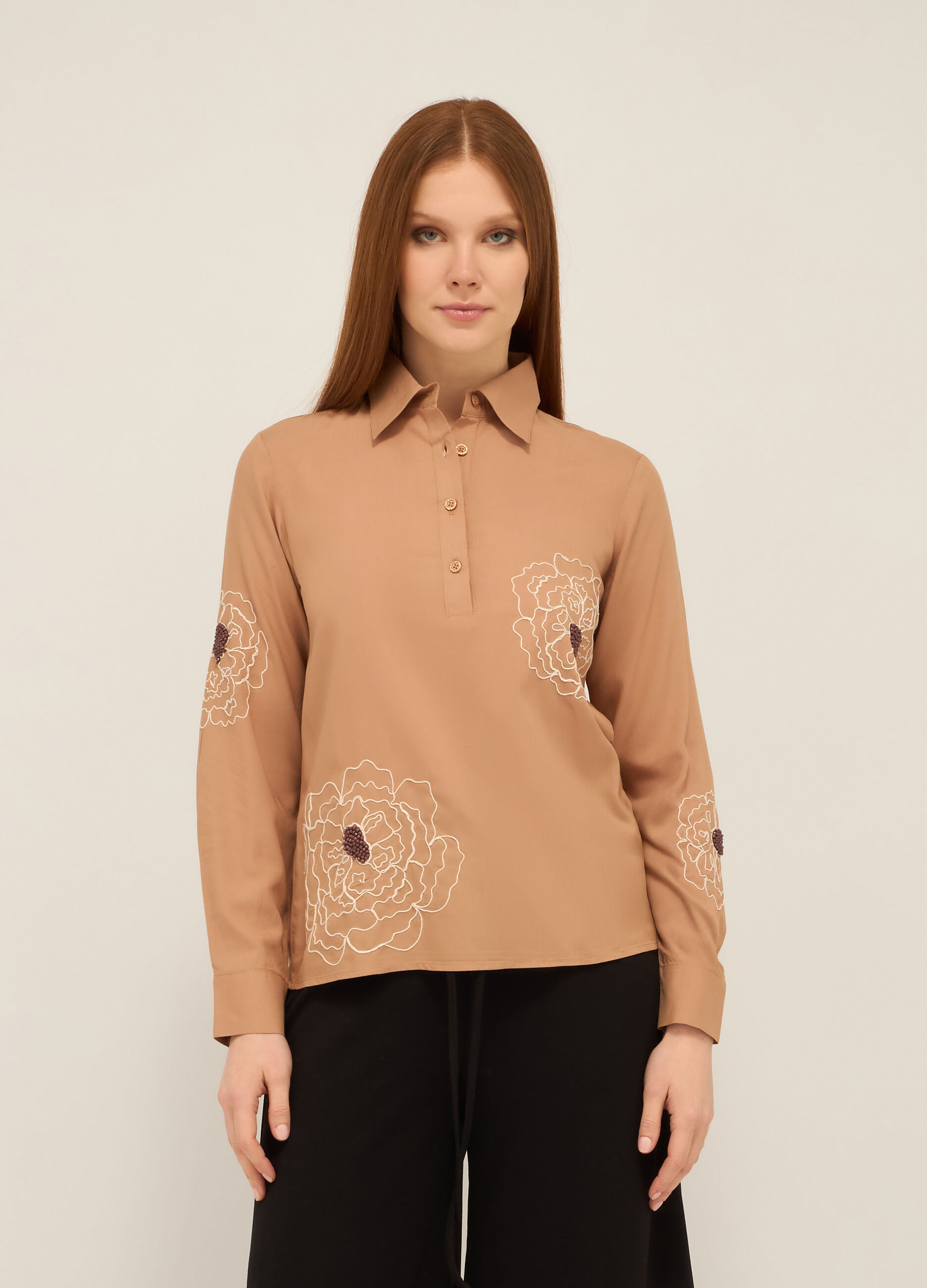 Blusa in pura viscosa con ricami donna_0