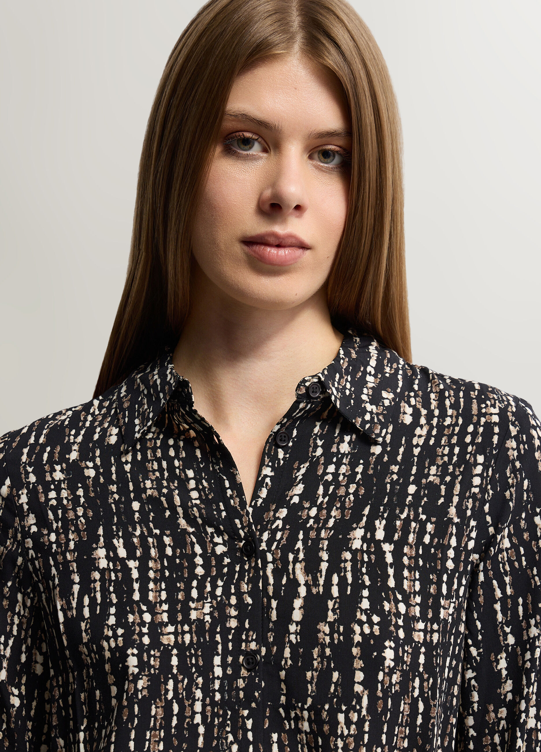 Camicia Fit Regular con colletto alla francese in pura viscosa donna_2