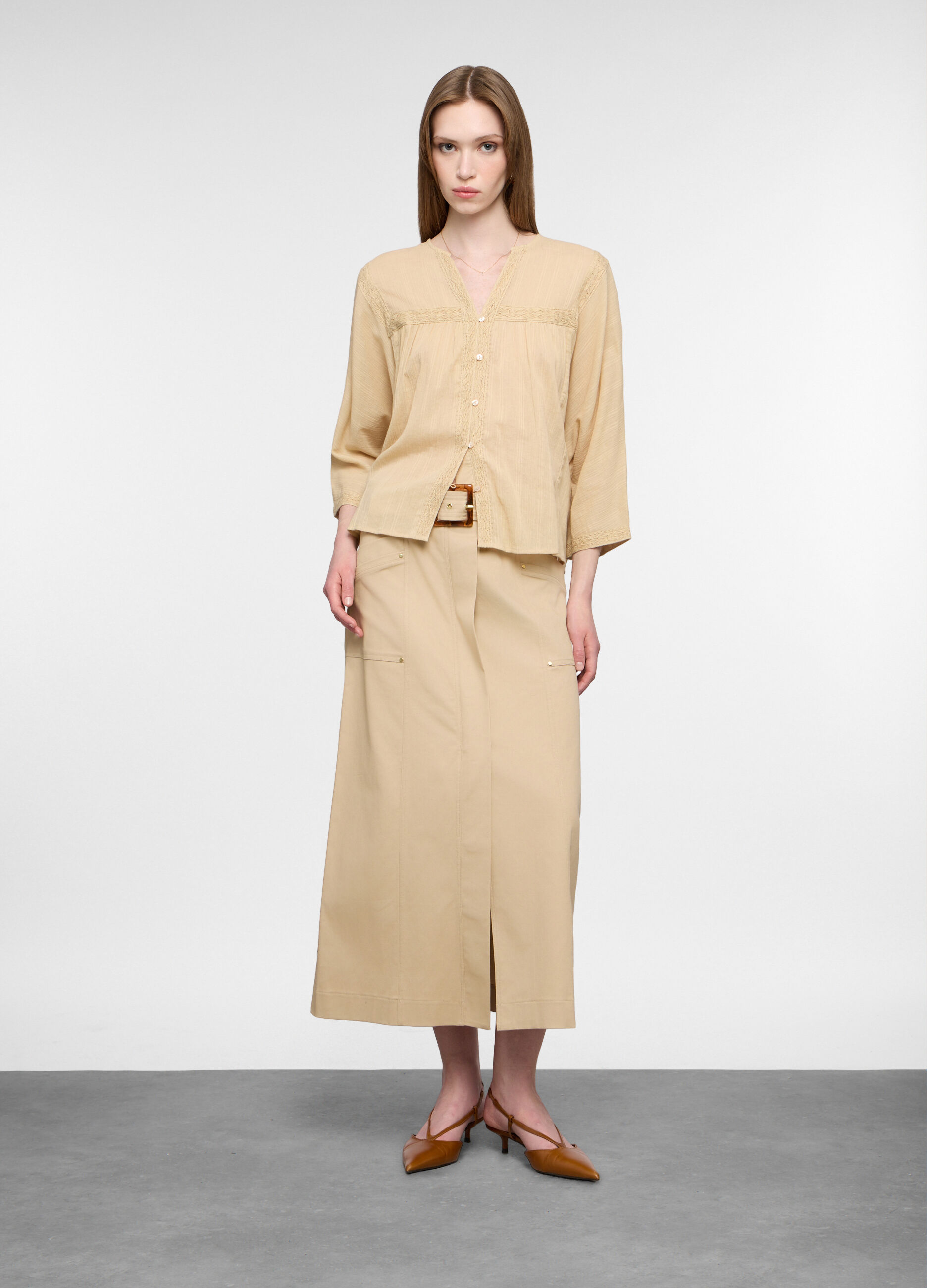 Camicia over fit con scollo a V in puro cotone donna_0