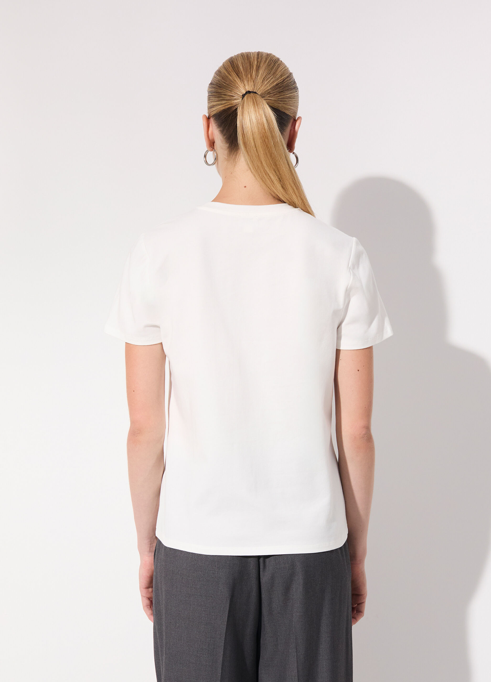 T-shirt in cotone stretch con ricami donna_2