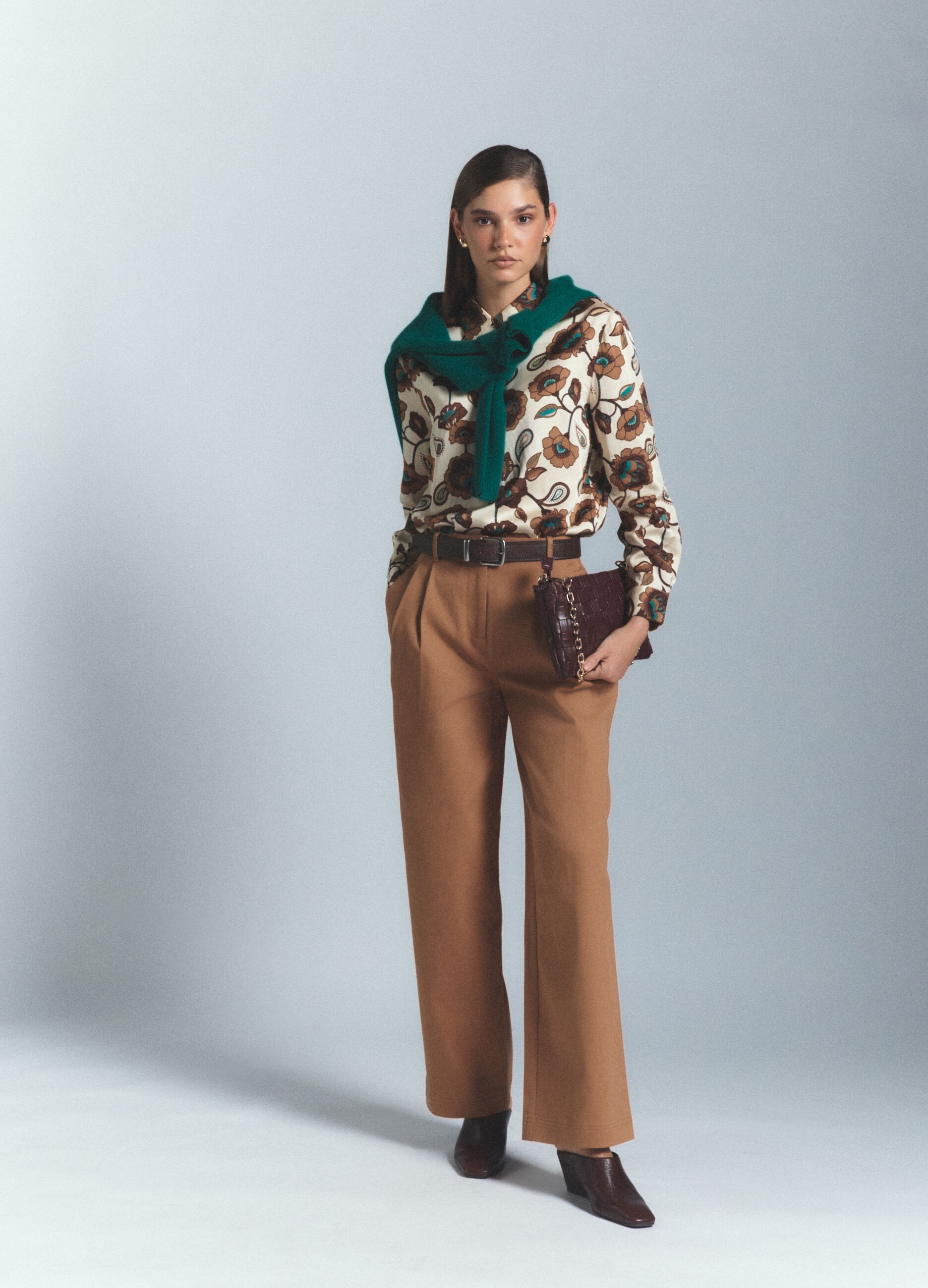 Blusa Fit Regular con colletto classico in raso di pura viscosa donna_0
