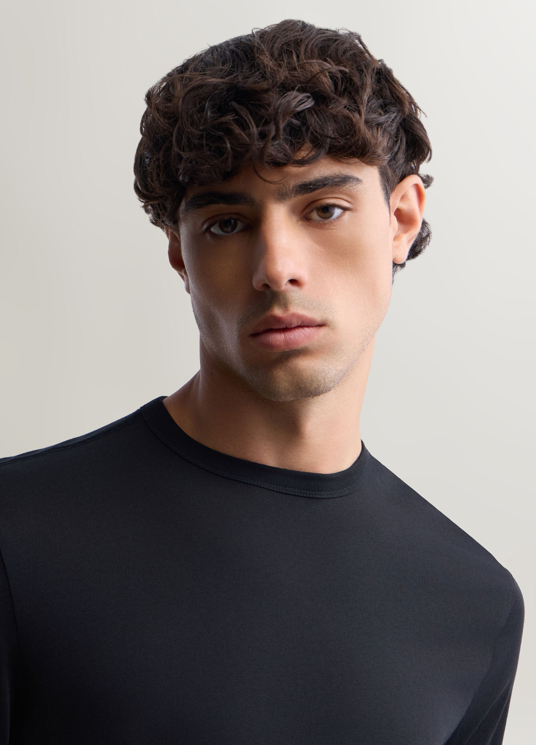 Maglia girocollo a maniche lunghe in cotone uomo_2