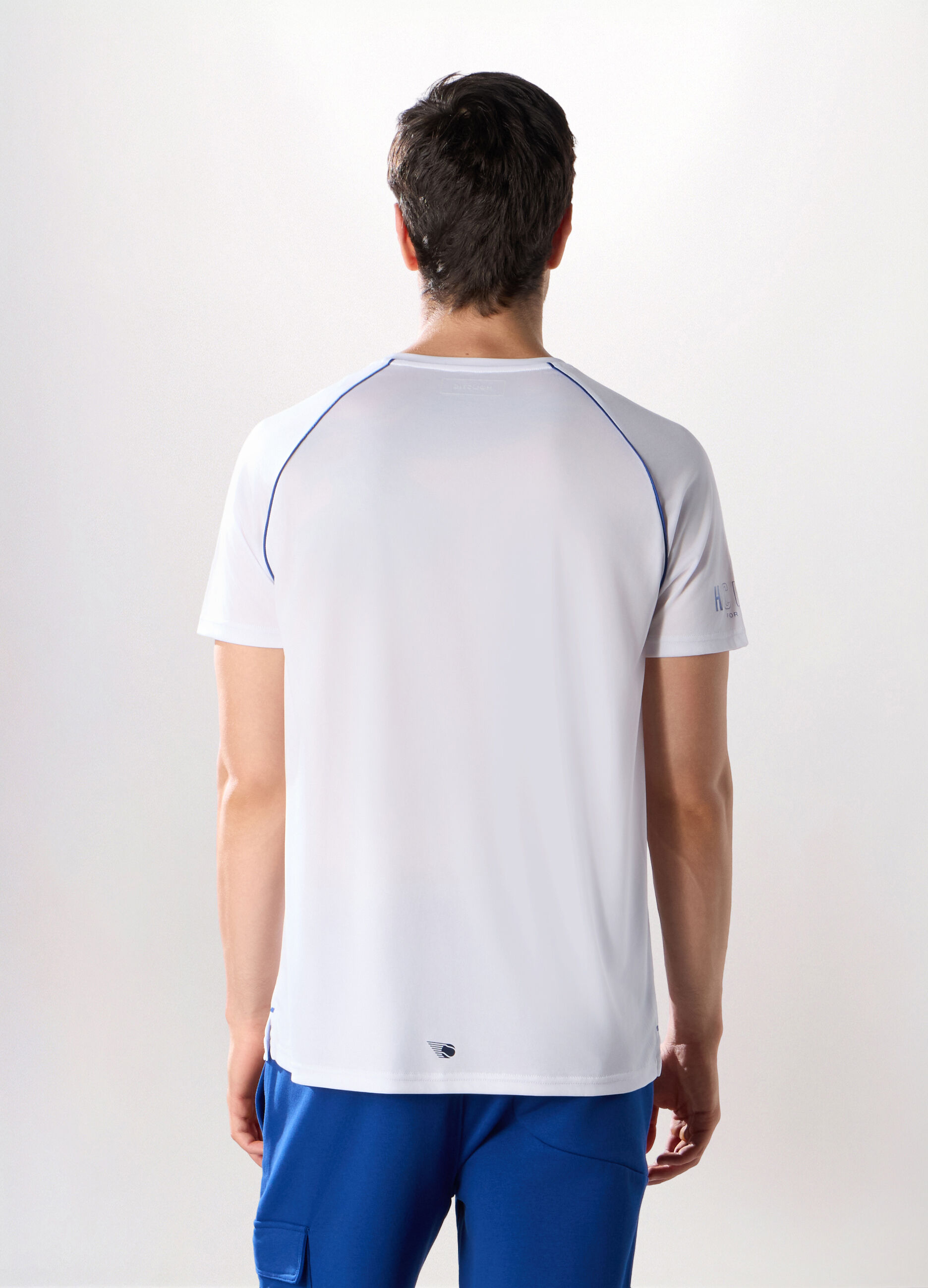 T-shirt sportiva con inserti uomo_1