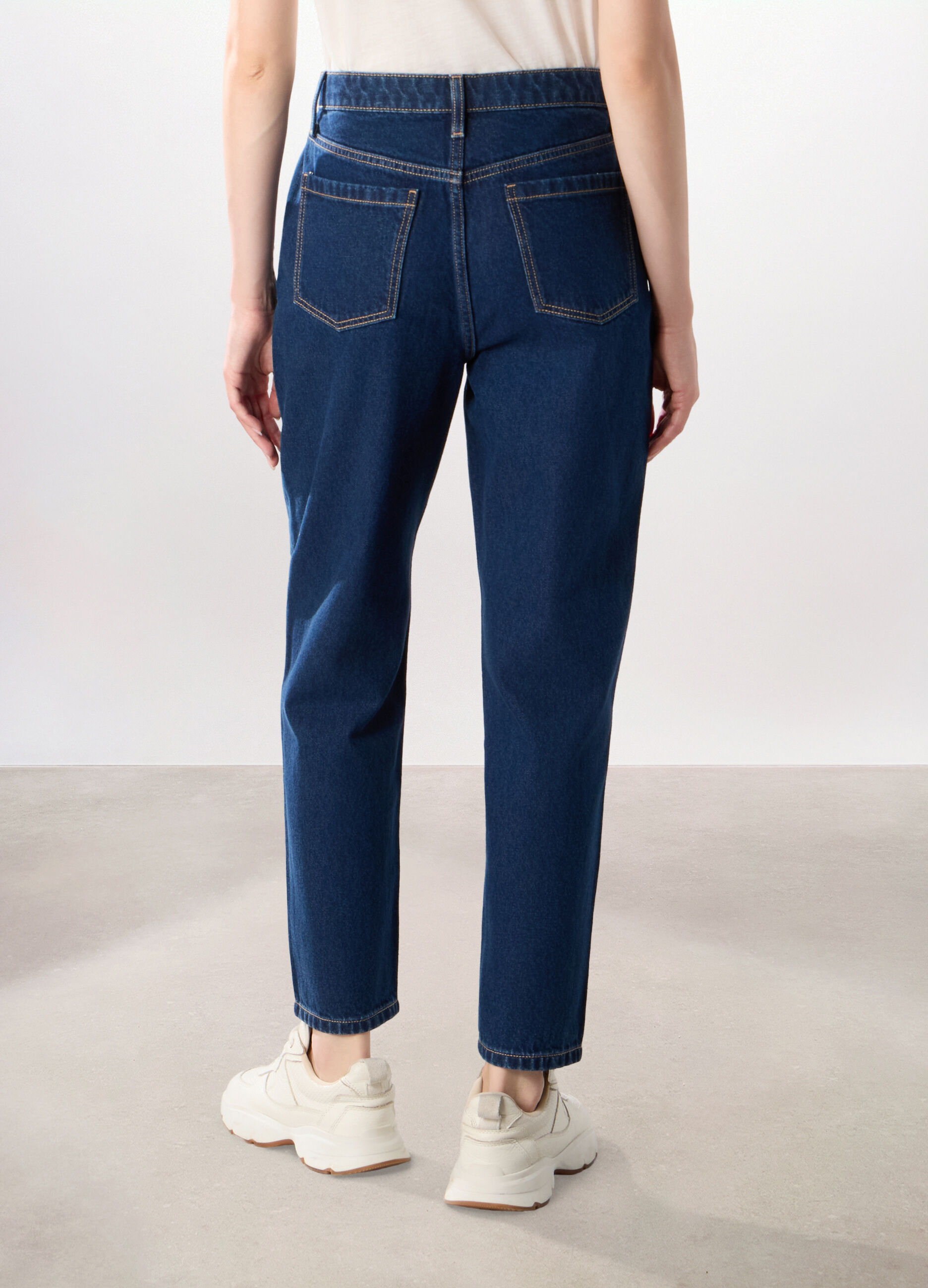 Pantaloni mom fit in denim di puro cotone donna_1