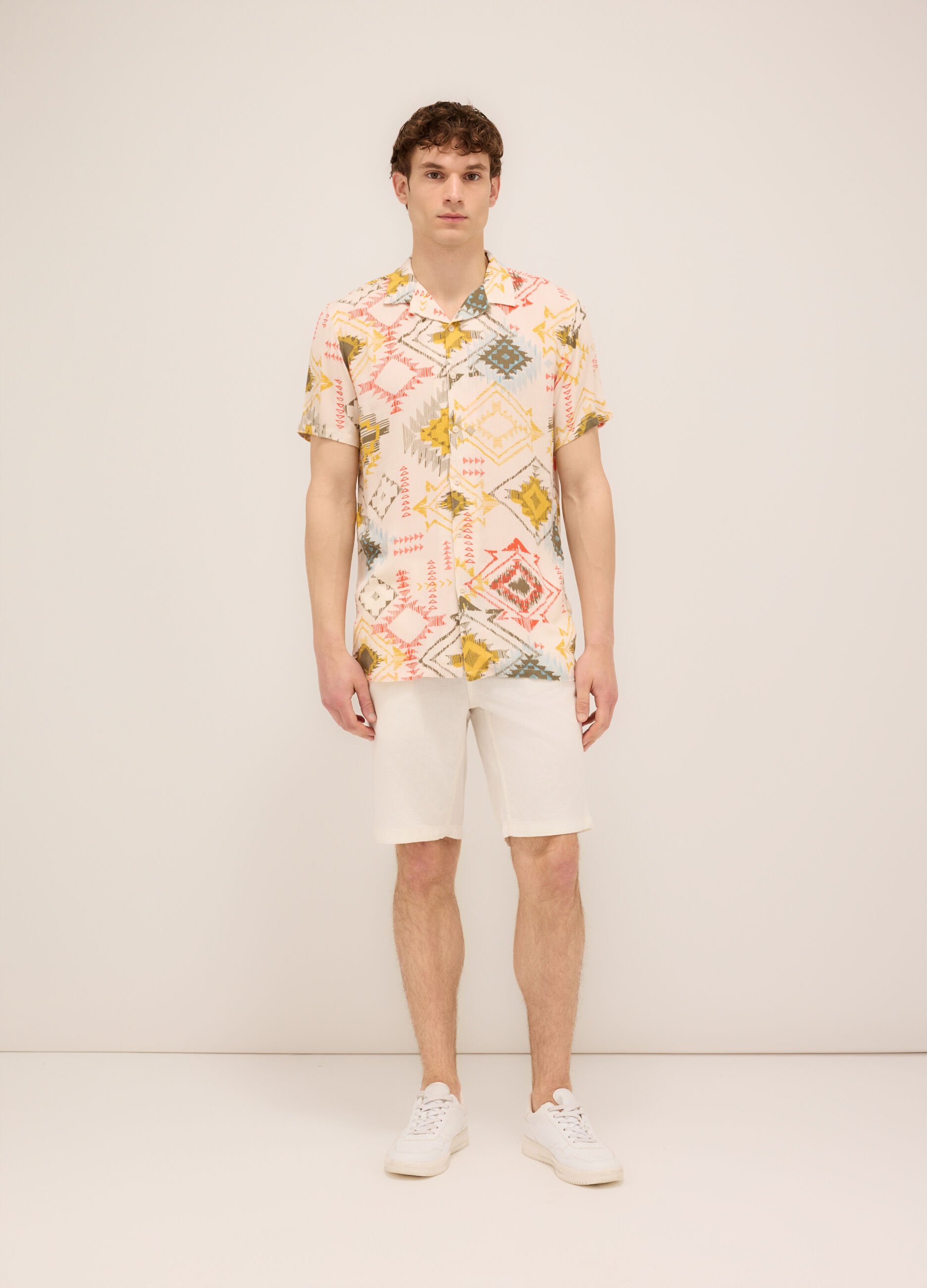 Bermuda in cotone e lino stretch uomo_0