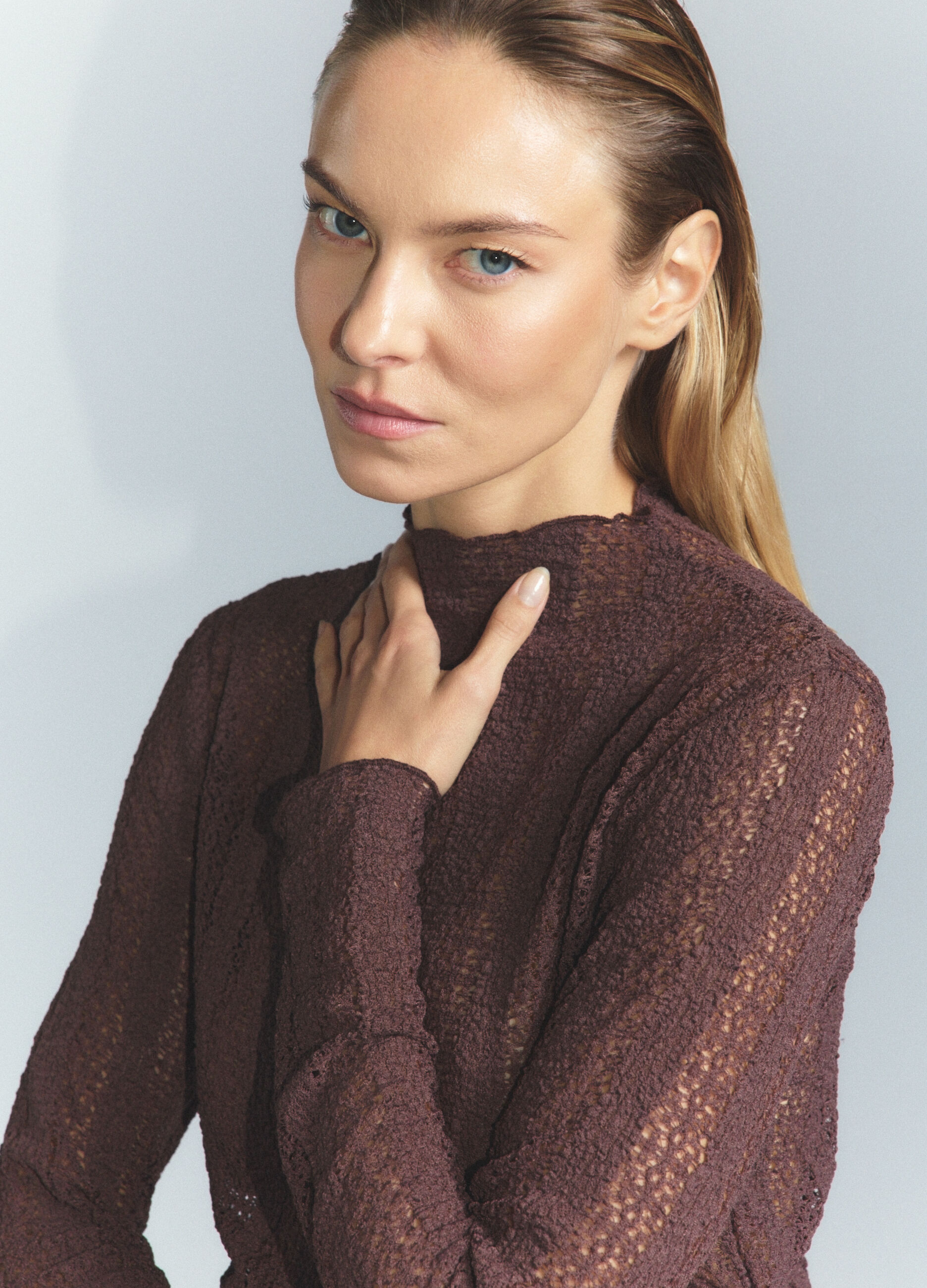 T-shirt a collo alto in pizzo donna_4
