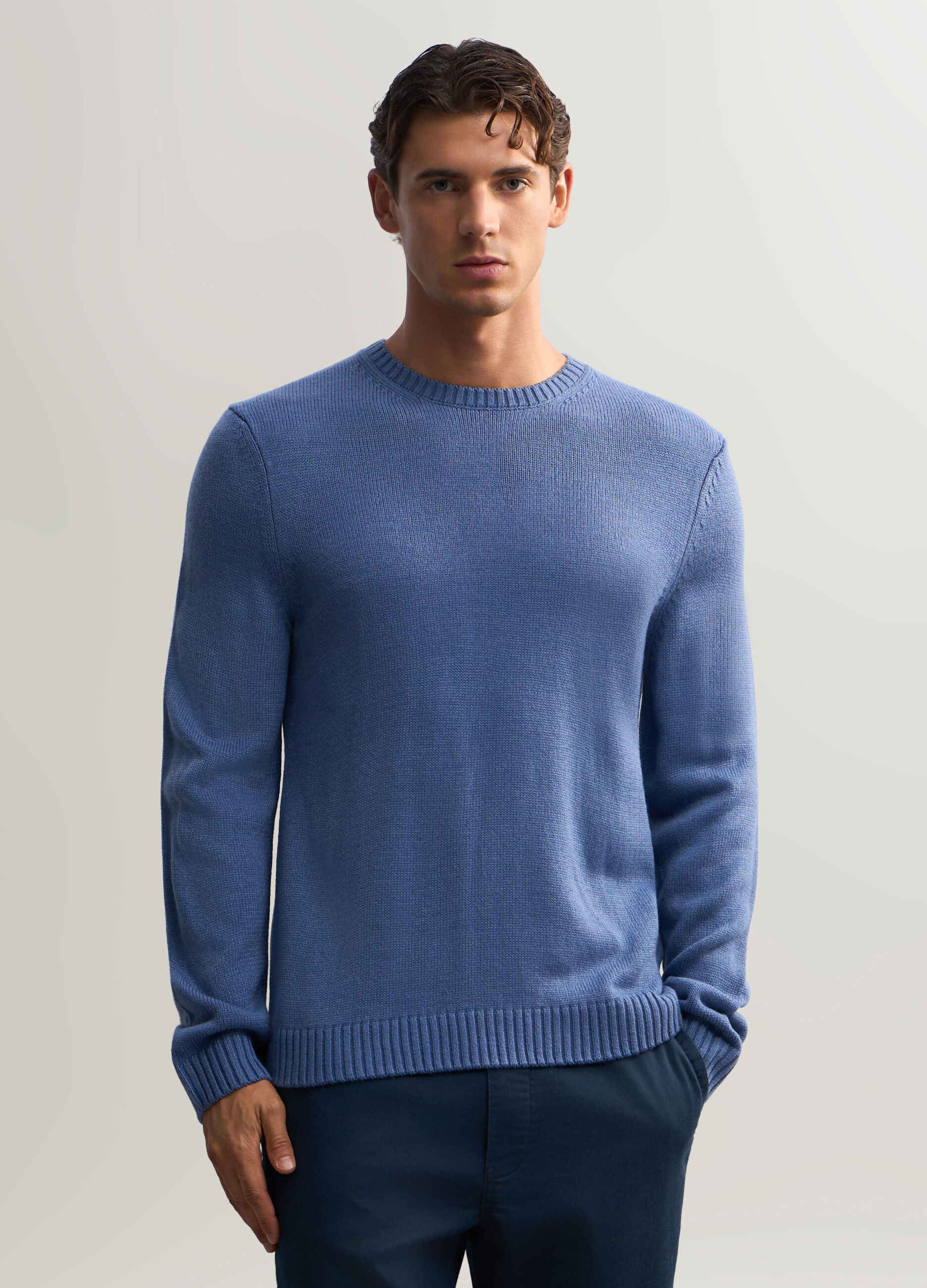 Maglione girocollo a maglia rasata uomo_0