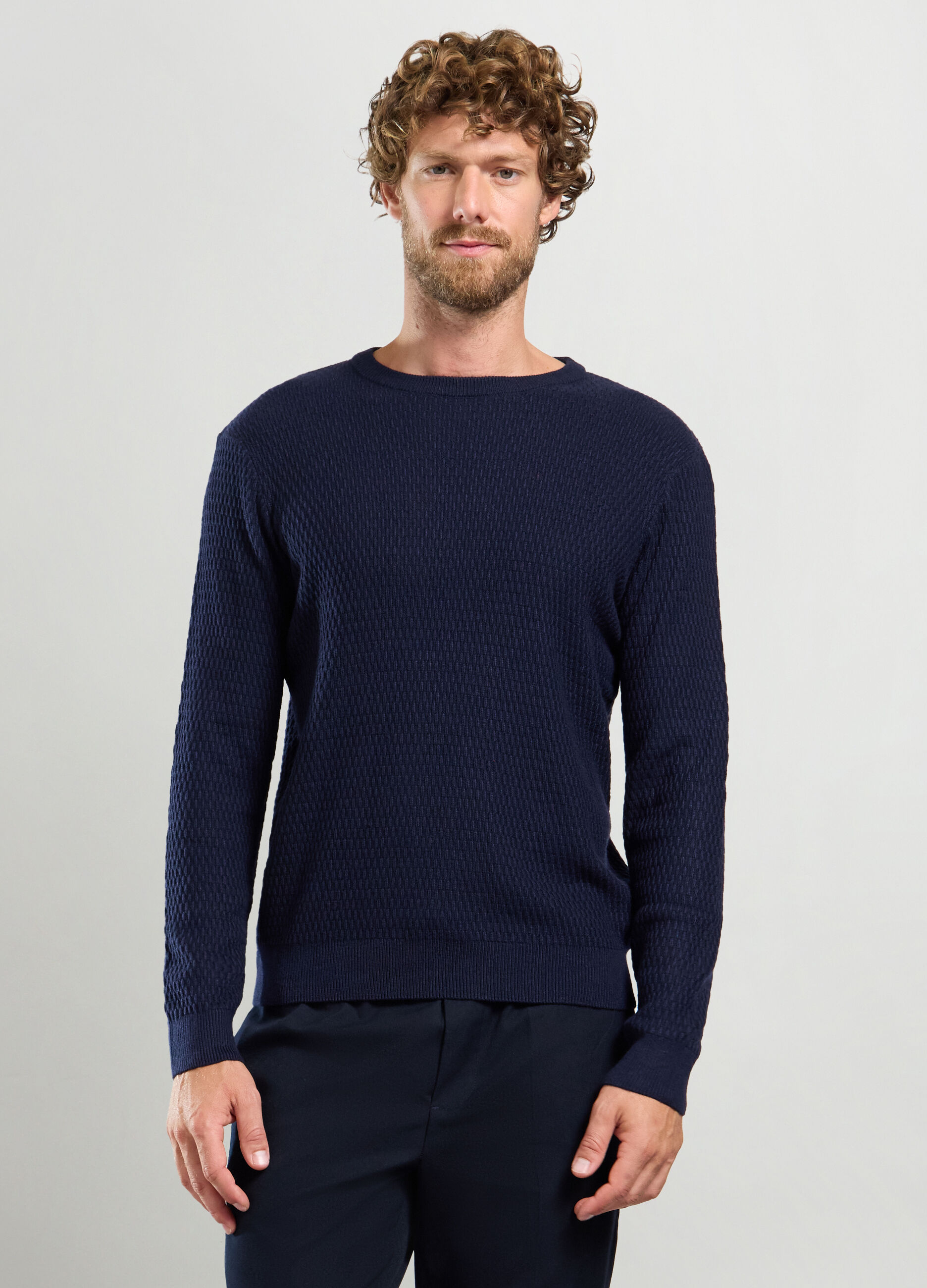 Maglione girocollo in maglia operata uomo_0