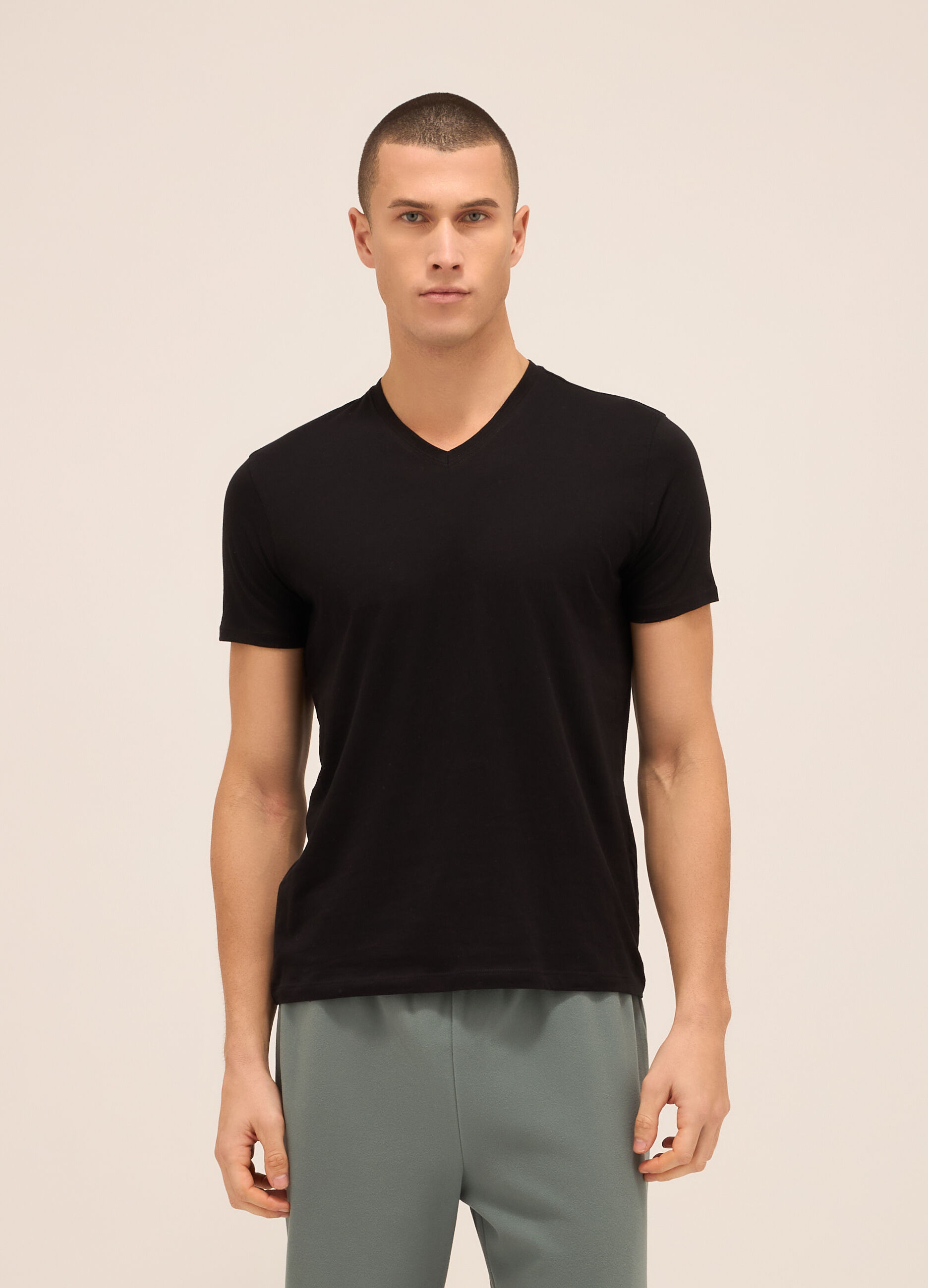 T-shirt collo a V in puro cotone uomo_0