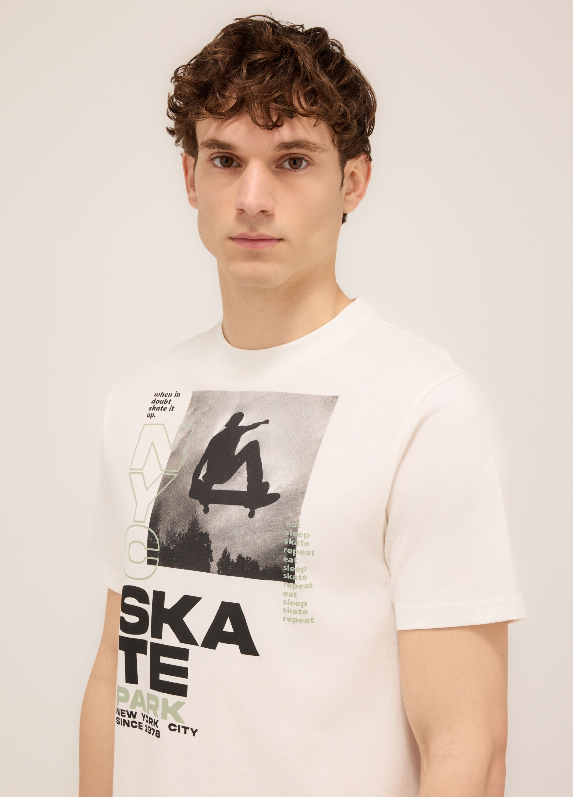 T-shirt girocollo stampa NYC Skate Park uomo_2