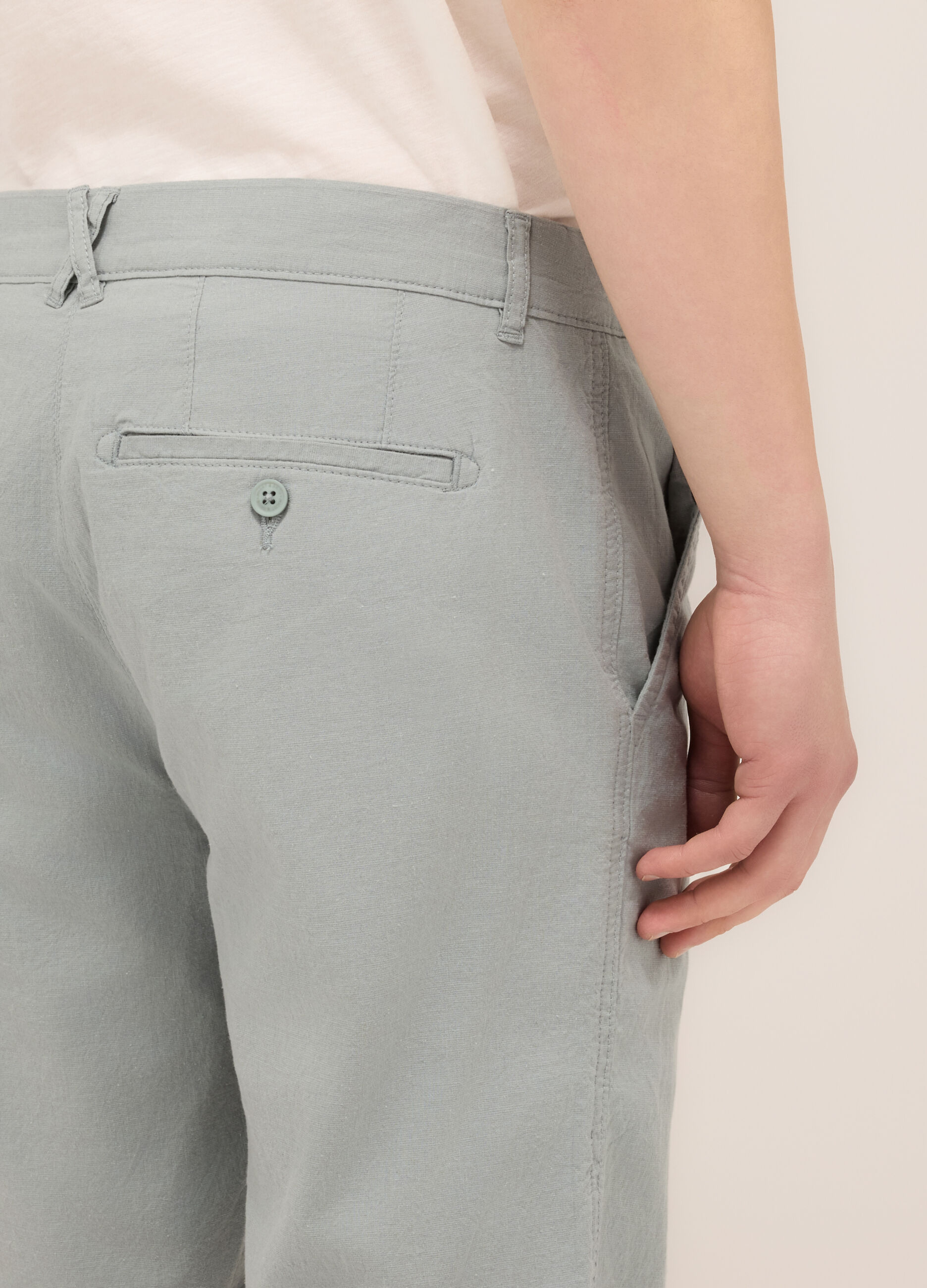 Bermuda in cotone e lino stretch uomo_2