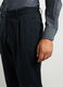 Pantaloni chino carrot fit in twill di cotone uomo_2