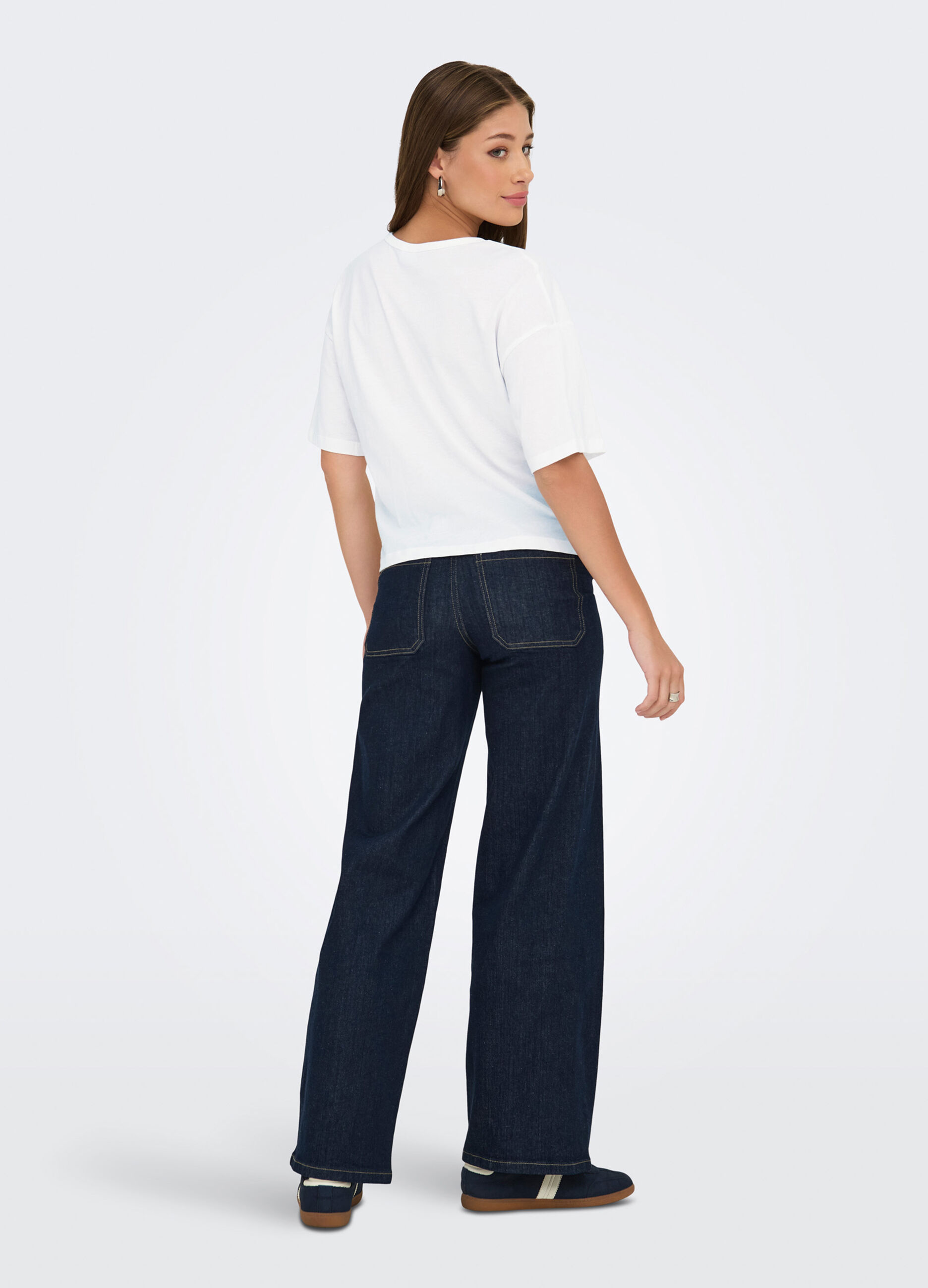 T-shirt con ricamo donna_1