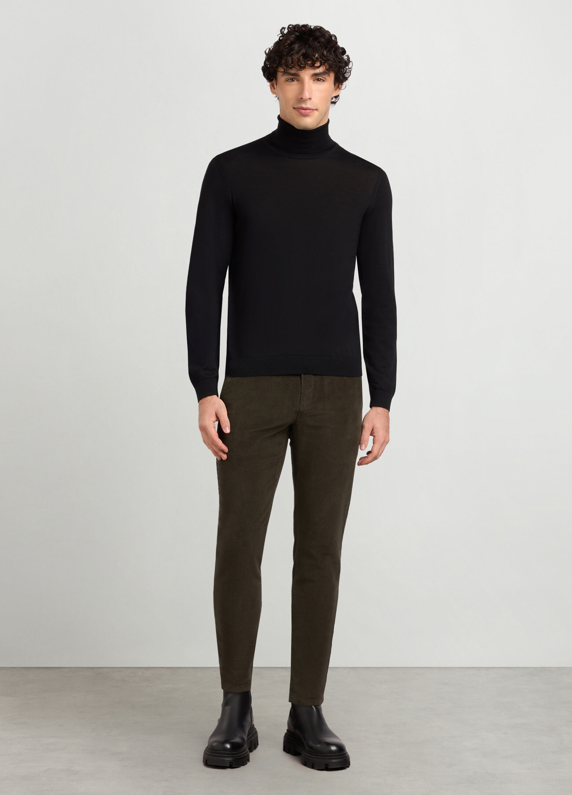 Pantaloni chino slim fit in velluto a coste uomo_0