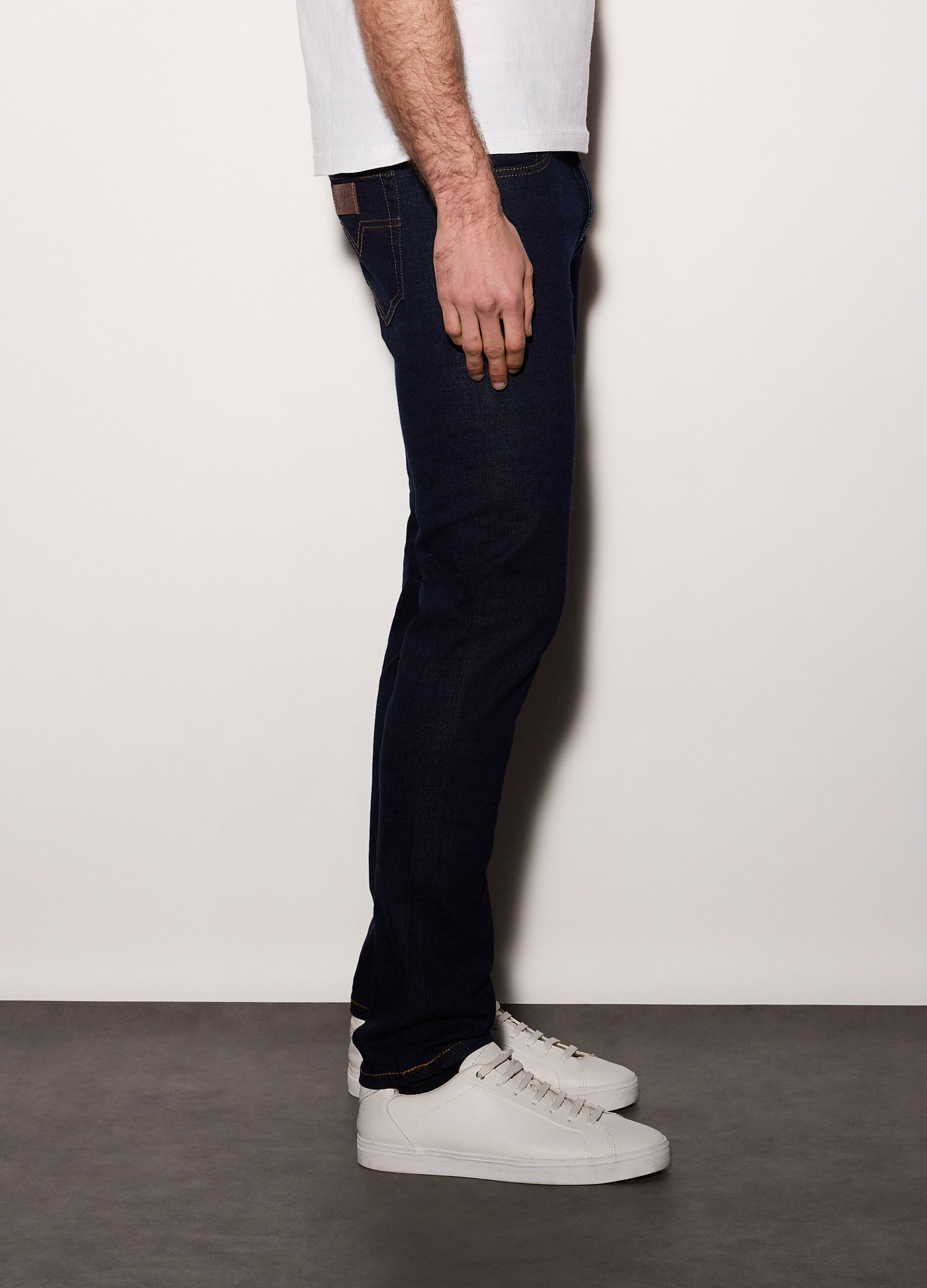 Jeans slim fit in denim di cotone elasticizzato uomo_3