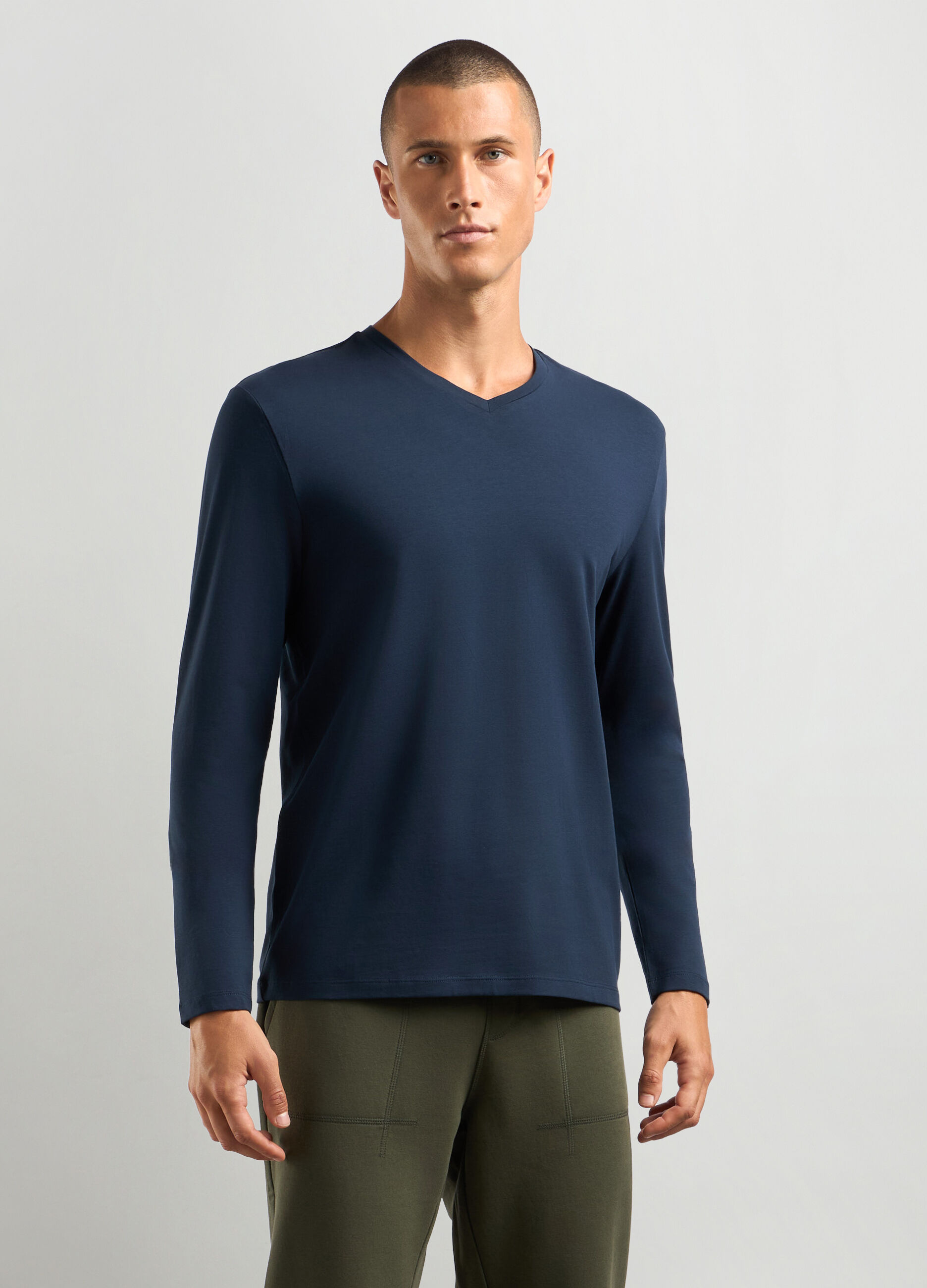 Maglia scollo a V in cotone stretch uomo_0