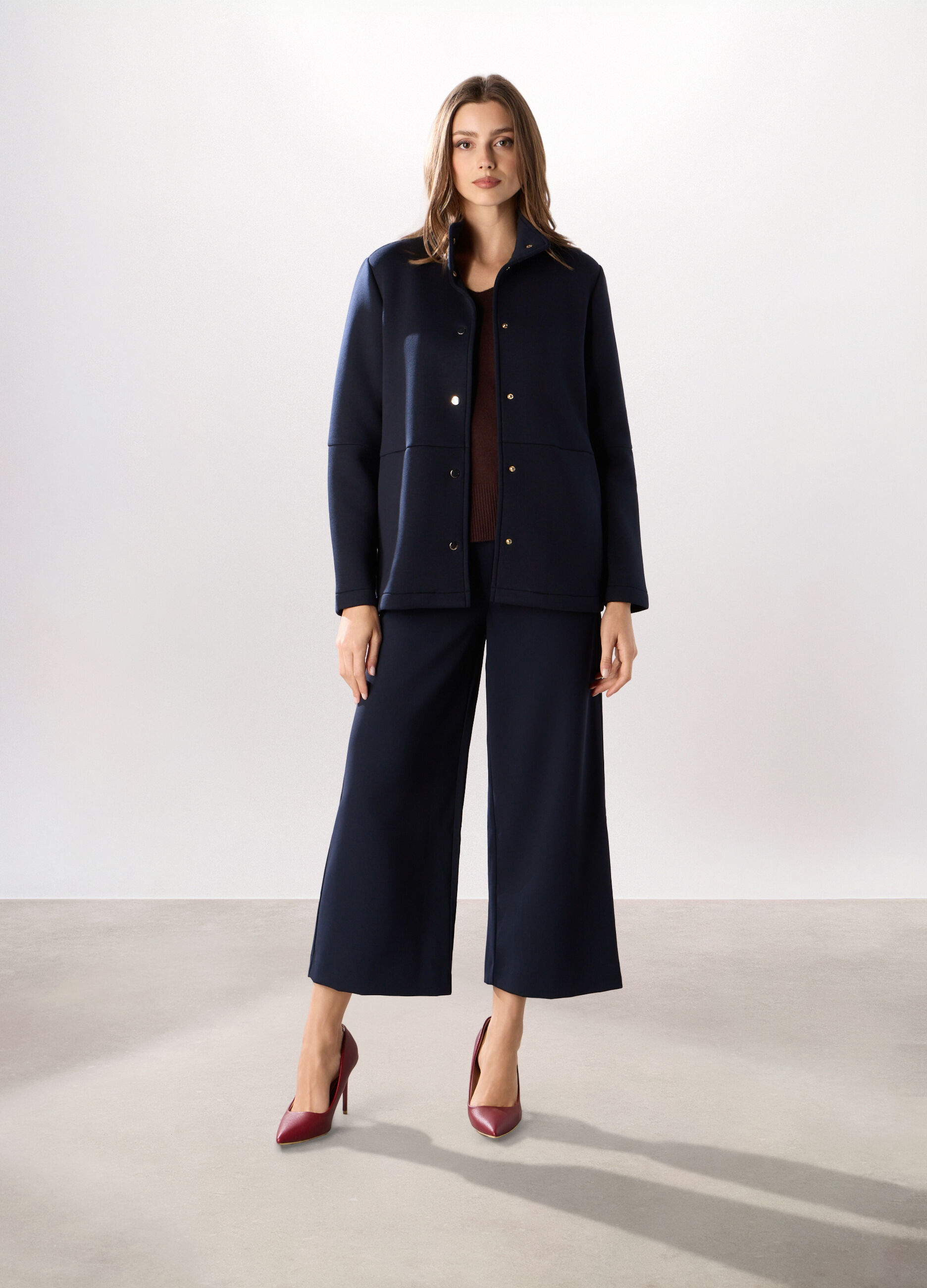 Cappotto corto in scuba a collo alto donna_0