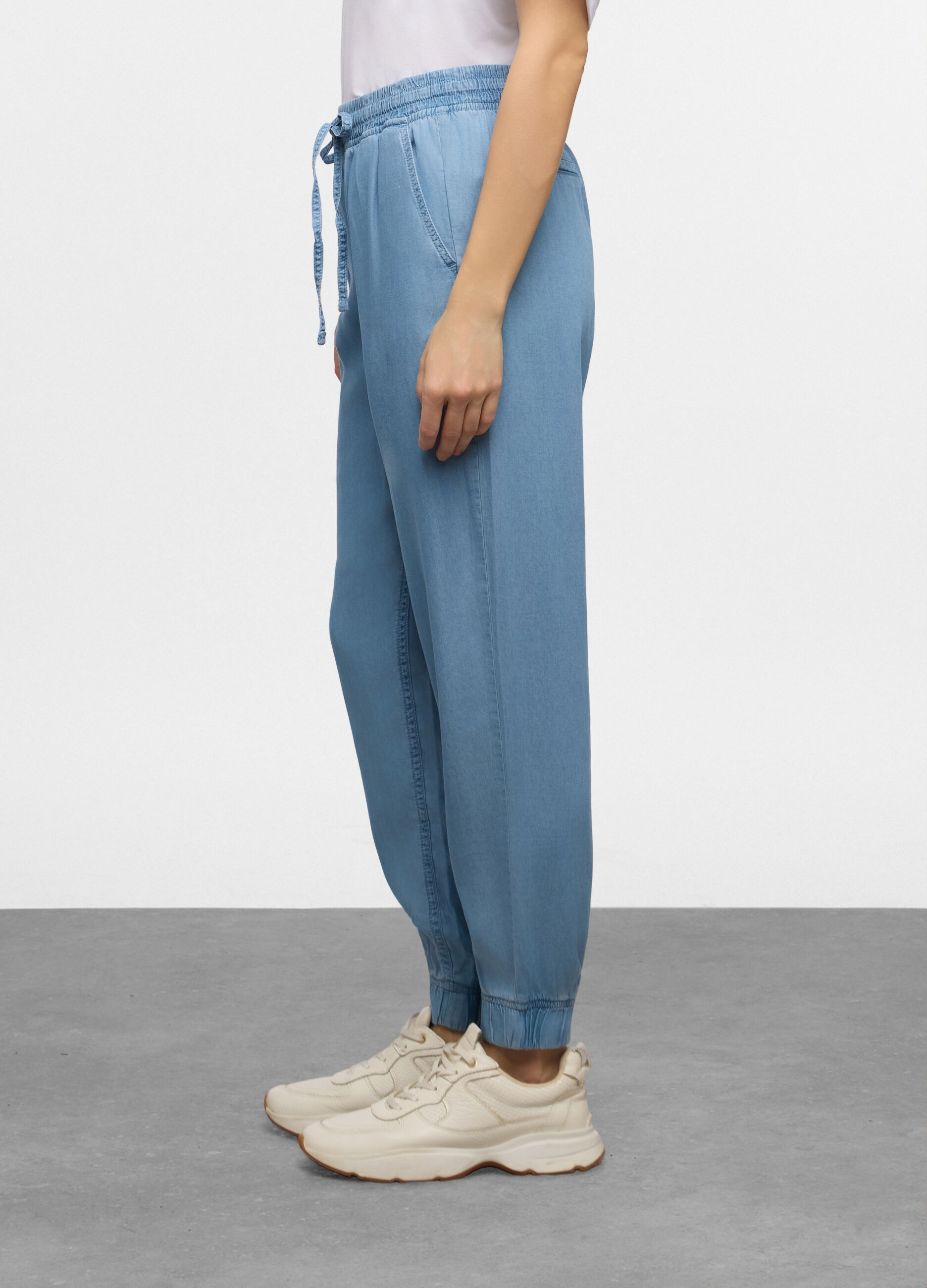 Jogger fit straight in Lyocell con vita e fondi elasticati donna_1