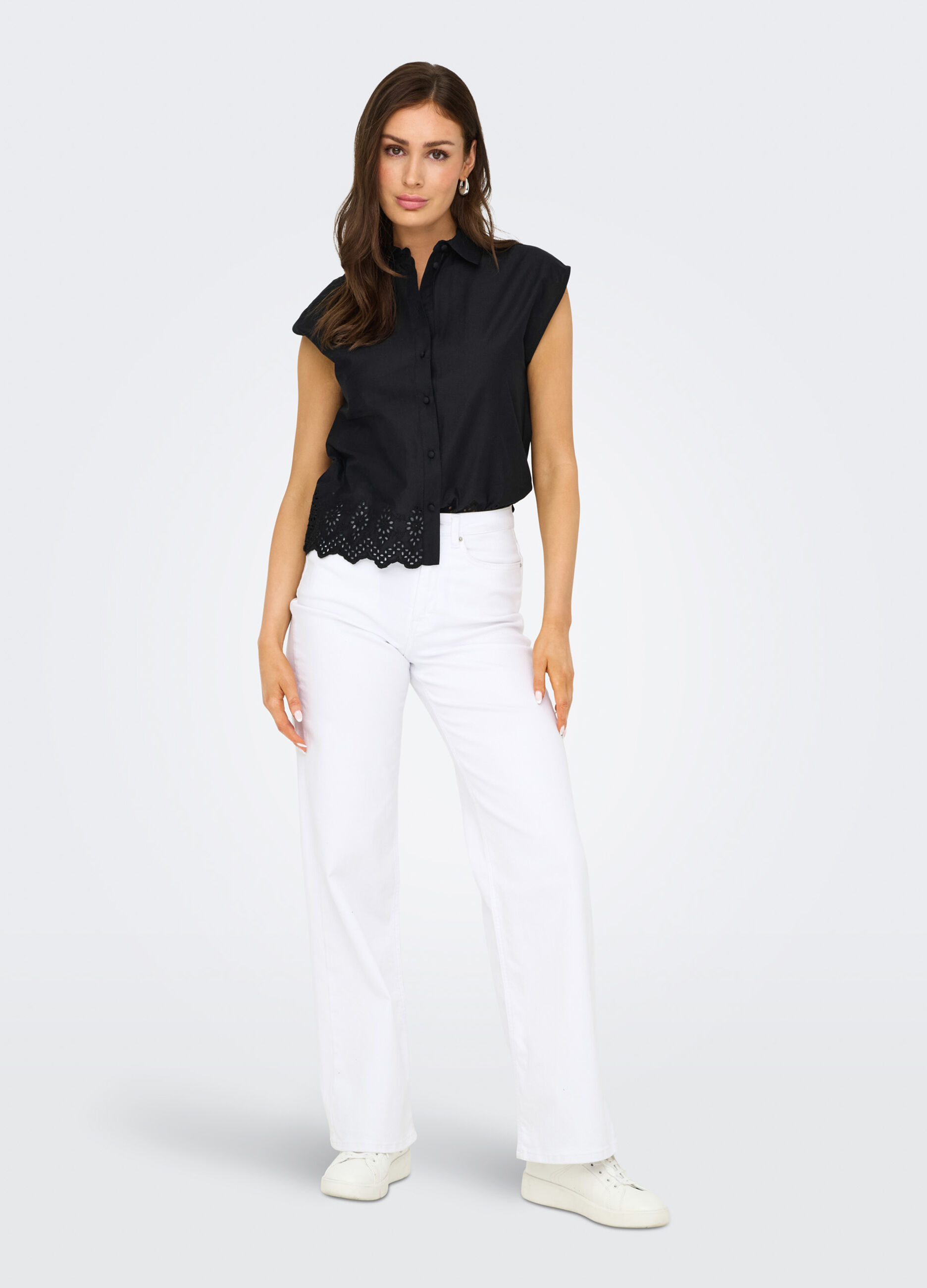 Camicia smanicata con ricami donna