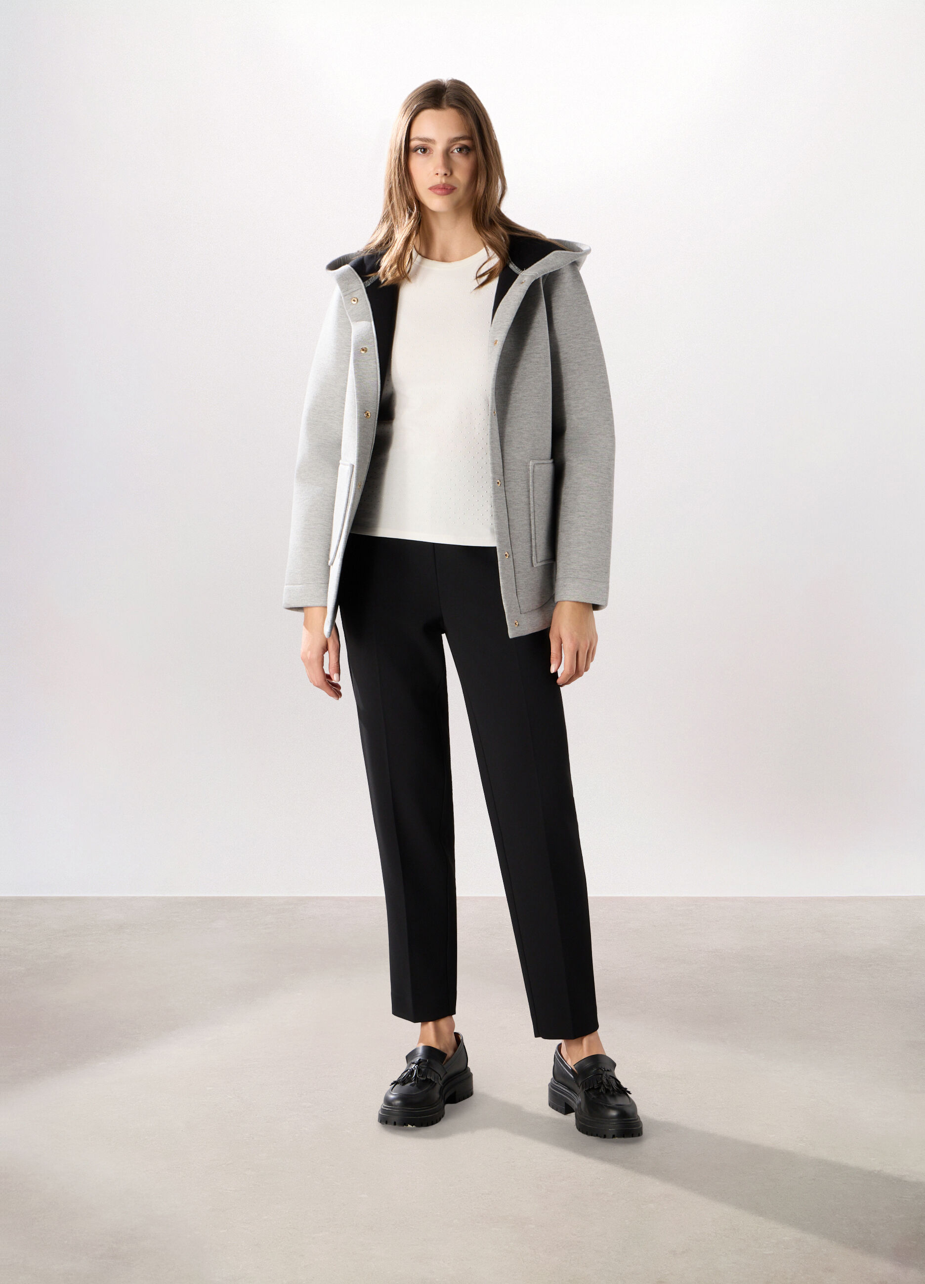 Cappotto corto in scuba con cappuccio donna_0