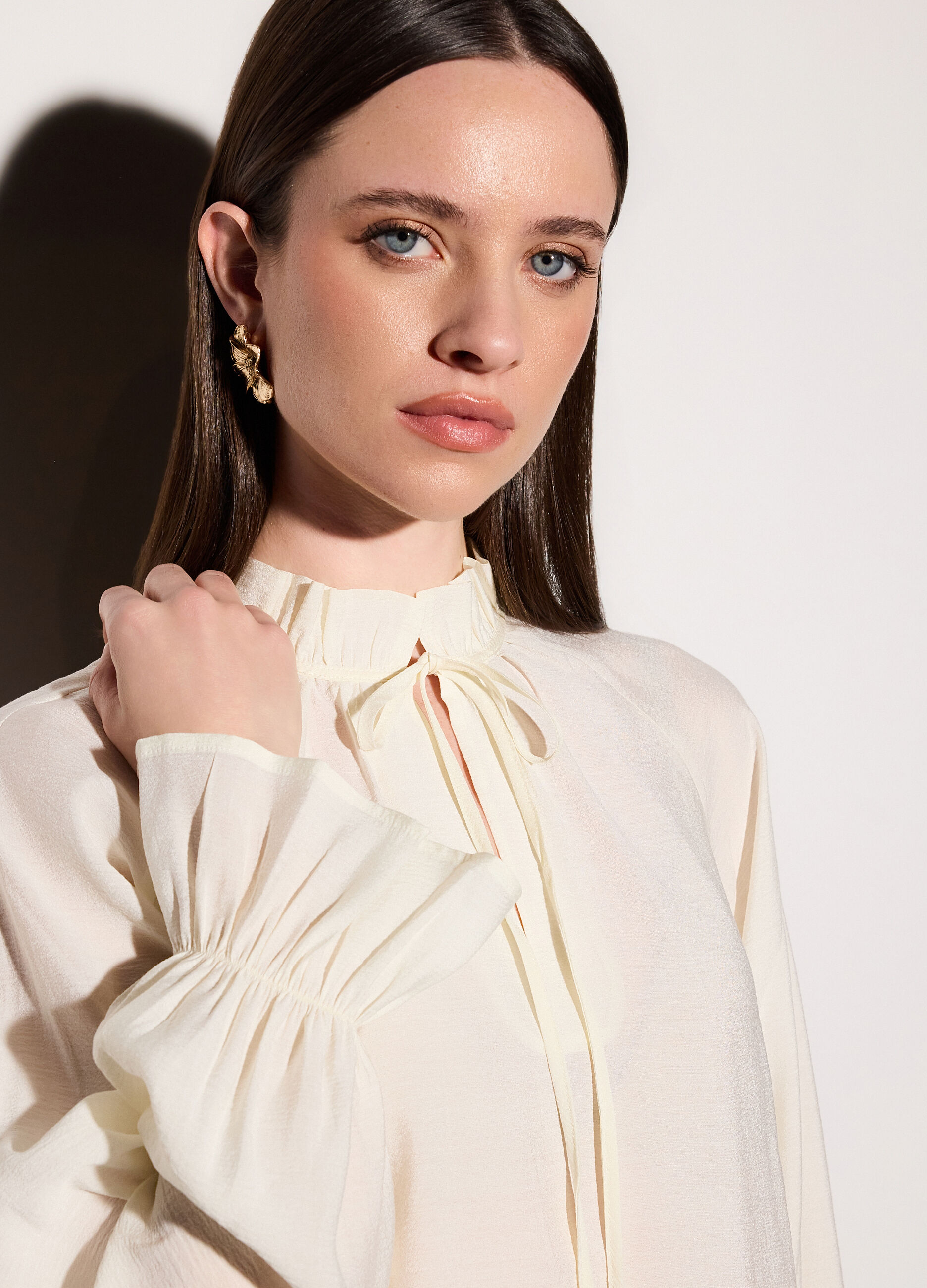 Blusa over fit con scollo a goccia donna_3